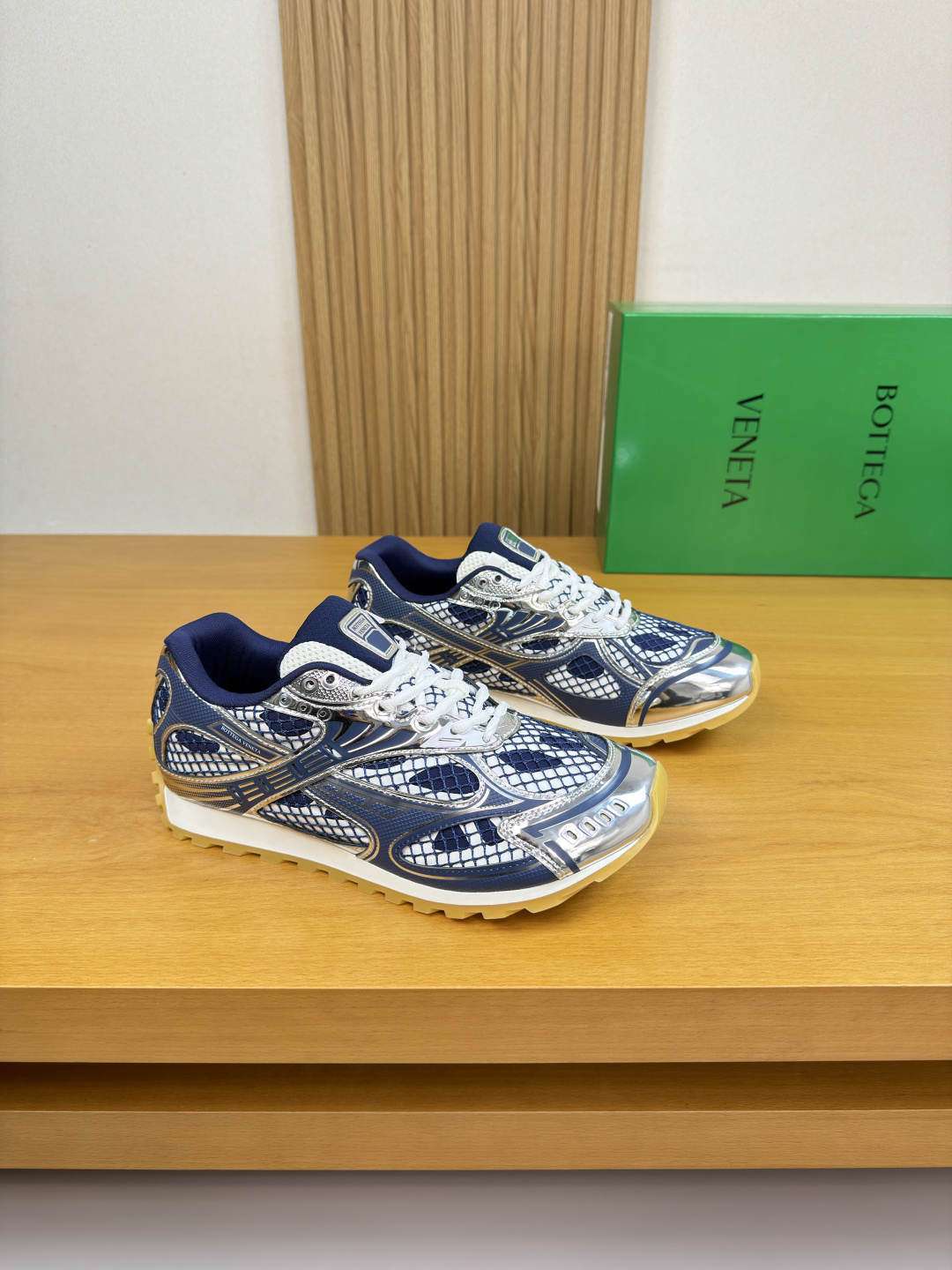 NO:640076,[BOTTEGA VENETA] Bottega Veneta - high-end quality original order couple wear casual sports shoes - upper brand environmentally friendly leather. Color-printed high-frequency brand totem, brand canvas laminated high-mercerized mesh, tongue. Shoe body. Silk-printed high-frequency brand logo - Inner brand canvas - Outsole ultra-light TPR.  Female 35-39 Male 39-44 (Female 34.40.41, Male 38.45.46.47. Can be customized)·BV3396,,bottega veneta,bottega veneta,sneakers19860909【BOTTEGA VENETA】宝缇嘉  -高端品质 原单 情侣装·休闲运动鞋 -鞋面品牌环保皮.彩印高周波品牌图腾、品牌帆布复层高丝光网布、鞋舌.鞋身.丝印高周波品牌logo -内里品牌帆布 -大底超轻TPR.橡胶；双色成型大底 -超高品控·做工精细凸显(高端·贵气·档次) -Size男女同款 女35-39 男39-44（女34.40.41,男38.45.46.47.可订做)·BV3396,,bottega veneta,bottega veneta,sneakers,Men's shoes