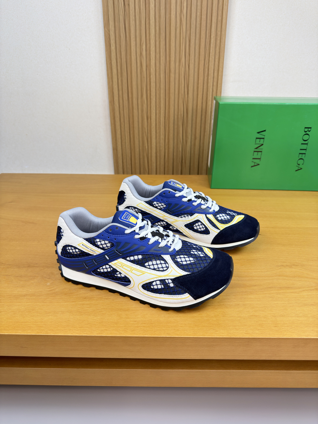 NO:640077,[BOTTEGA VENETA] Bottega Veneta - high-end quality original order couple wear casual sports shoes - upper suede calfskin, brand environmentally friendly leather. Color-printed high-frequency brand totem, brand canvas laminated high-mercerized mesh, tongue. Shoe body. Silk-printed high-frequency brand logo - lining brand canvas - outsole ultra-light TPR.  -Size is the same for men and women, women 35-39, men 39-44 (women 34.40.41, men 38.45.46.47. Can be customized)·BV3396,,bottega veneta,bottega veneta,sneakers,cowhide19860909【BOTTEGA VENETA】宝缇嘉  -高端品质 原单 情侣装·休闲运动鞋 -鞋面反绒小牛皮、品牌环保皮.彩印高周波品牌图腾、品牌帆布复层高丝光网布、鞋舌.鞋身.丝印高周波品牌logo -内里品牌帆布 -大底超轻TPR.橡胶；双色成型大底 -超高品控·做工精细凸显(高端·贵气·档次) -Size男女同款 女35-39 男39-44（女34.40.41,男38.45.46.47.可订做)·BV3396,,bottega veneta,bottega veneta,sneakers,cowhide,Men's shoes