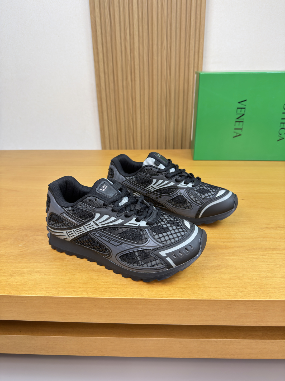 NO:640078,[BOTTEGA VENETA] Bottega Veneta - high-end quality original order couple wear casual sports shoes - upper brand environmentally friendly leather. Color-printed high-frequency brand totem, brand canvas laminated high-mercerized mesh, tongue. Shoe body. Silk-printed high-frequency brand logo - Inner brand canvas - Outsole ultra-light TPR.  Female 35-39 Male 39-44 (Female 34.40.41, Male 38.45.46.47. Can be customized)·BV3396,,bottega veneta,bottega veneta,sneakers19860909【BOTTEGA VENETA】宝缇嘉  -高端品质 原单 情侣装·休闲运动鞋 -鞋面品牌环保皮.彩印高周波品牌图腾、品牌帆布复层高丝光网布、鞋舌.鞋身.丝印高周波品牌logo -内里品牌帆布 -大底超轻TPR.橡胶；双色成型大底 -超高品控·做工精细凸显(高端·贵气·档次) -Size男女同款 女35-39 男39-44（女34.40.41,男38.45.46.47.可订做)·BV3396,,bottega veneta,bottega veneta,sneakers,Men's shoes