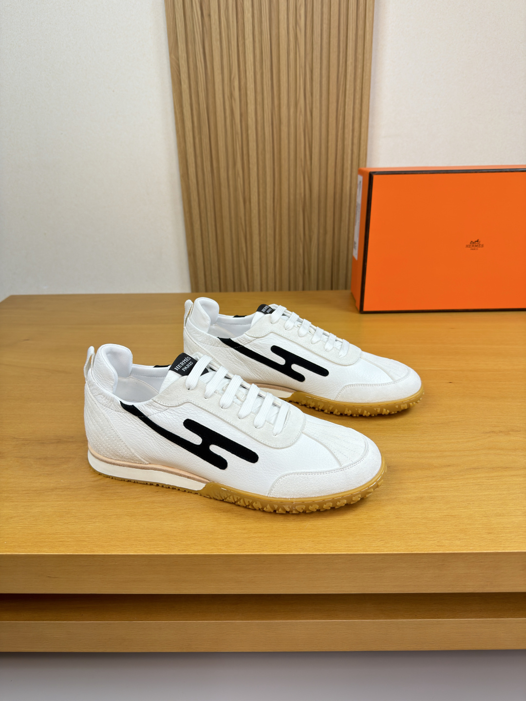 NO:639811,[HERMES] Hermès - High-end quality original casual sports shoes - Upper Nappa calfskin, suede calfskin, shoe body, sewn brand 'H' totem, tongue, brand logo cloth label, heel. Brand webbing - Water-dyed cowhide lining - Outsole ultra-light TPR·rubber leather combination molded two-color outsole -Super high quality control·Fine workmanship highlighted (high-end·luxury·grade) -Size  39-44 (38,45,46,47, can be customized)·H0183,,hermes,hermes,sneakers,cowhide19860909【 HERMES】爱马仕 -高端品质 原单·休闲运动鞋 -鞋面纳帕小牛皮、反绒小牛皮、鞋身,车缝品牌‘H’图腾、鞋舌.品牌logo布标、后跟.品牌织带 -内里水染牛皮 -大底超轻TPR·橡胶真皮组合成型双色大底 -超高品控·做工精细凸显(高端·贵气·档次) -Size 39-44（38,45,46,47,可订做)·H0183,,hermes,hermes,sneakers,cowhide,Men's shoes