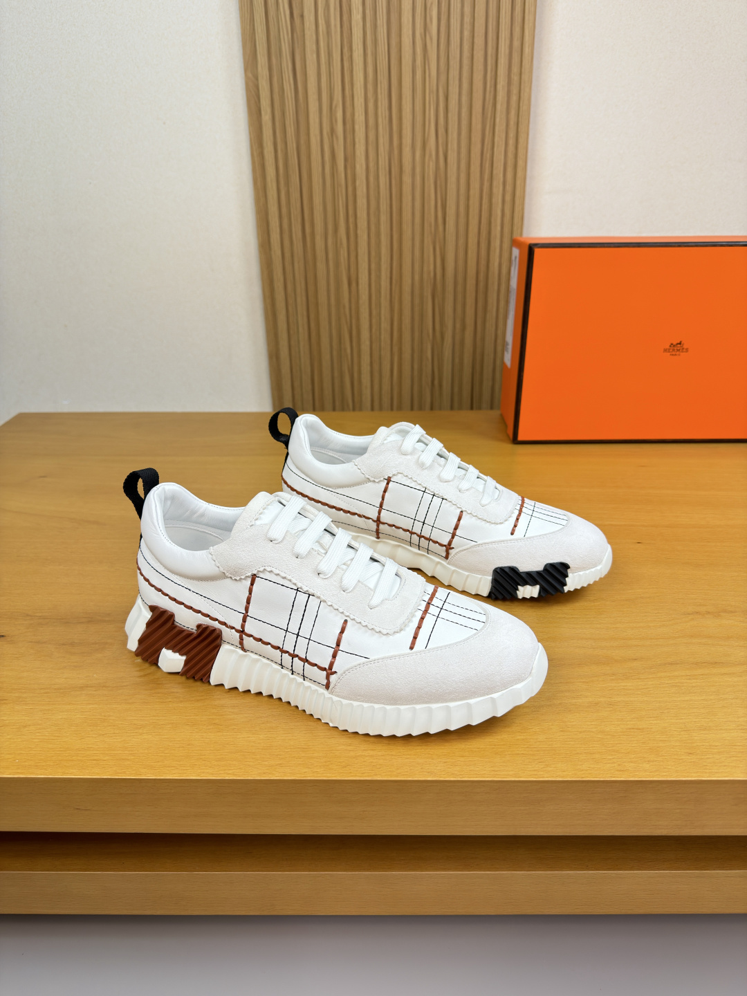 NO:639807,[HERMES] Hermès - high-end quality original casual sports shoes - upper Napa calfskin. Sewing mark thread. Embroidery technology, suede calfskin, tongue. Air-pressure brand logo, heel. Brand webbing - Water-dyed cowhide inside - Outsole ultra-light TPU foam · Rubber combined molding two-color outsole - Super high quality control · Fine workmanship highlights (high-end · luxury · grade) -Size  39-44 (38,45,46,47, can be customized)·H0183,,hermes,hermes,sneakers,cowhide19860909【 HERMES】爱马仕 -高端品质 原单·休闲运动鞋 -鞋面纳帕小牛皮.车缝马克线.刺绣工艺、反绒小牛皮、鞋舌.空压品牌logo、后跟.品牌织带 -内里水染牛皮 -大底超轻TPU发泡·橡胶组合成型双色大底 -超高品控·做工精细凸显(高端·贵气·档次) -Size 39-44（38,45,46,47,可订做)·H0183,,hermes,hermes,sneakers,cowhide,Men's shoes