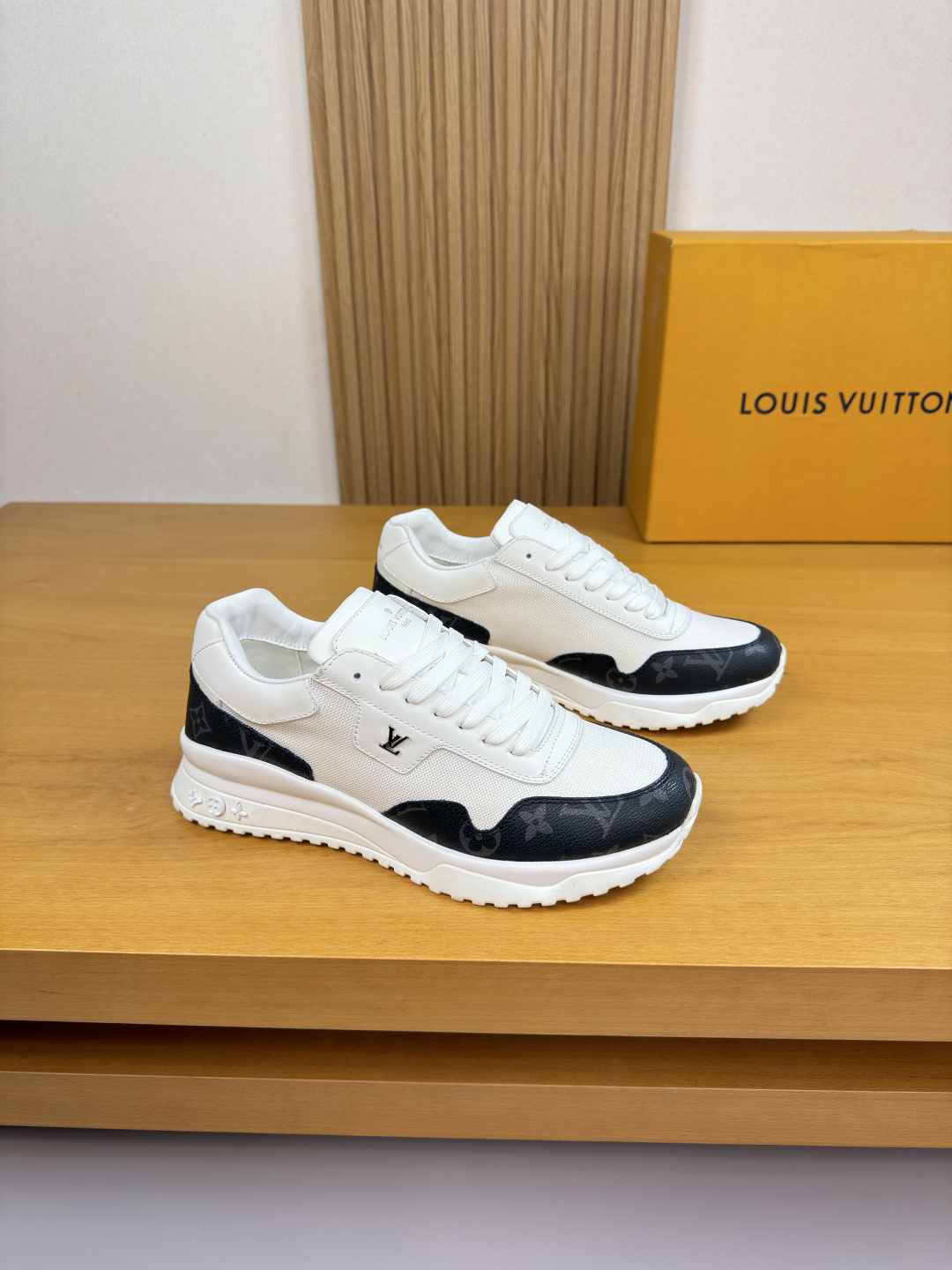 NO:639813,[Louis Vuitton] Louis Vuitton - High-end quality original casual sports shoes - Nappa calfskin upper, brand high mercerized canvas, brand totem cloth, shoe body. Brand metal fasteners, tongue. Heel. Silk screen brand logo totem - Water-dyed cowhide inside - Outsole ultra-light TPU foam rubber; combined molded outsole - Ultra-high quality control, fine workmanship highlighted (high-end, luxury, grade) -Size  39-44 (38,45, can be customized)·L9078,,louis vuitton,louis vuitton,sneakers,cowhide19860909【Louis Vuitton】路易威登 -高端品质 原单·休闲运动鞋 -鞋面纳帕小牛皮、品牌高丝光帆布、品牌图腾布匹、鞋身.品牌金属扣件、鞋舌.后跟.丝印品牌Logo图腾 -内里水染牛皮 -大底超轻TPU发泡·橡胶；组合成型大底 -超高品控·做工精细凸显(高端·贵气·档次) -Size 39-44（38,45,可订做)·L9078,,louis vuitton,louis vuitton,sneakers,cowhide,Men's shoes