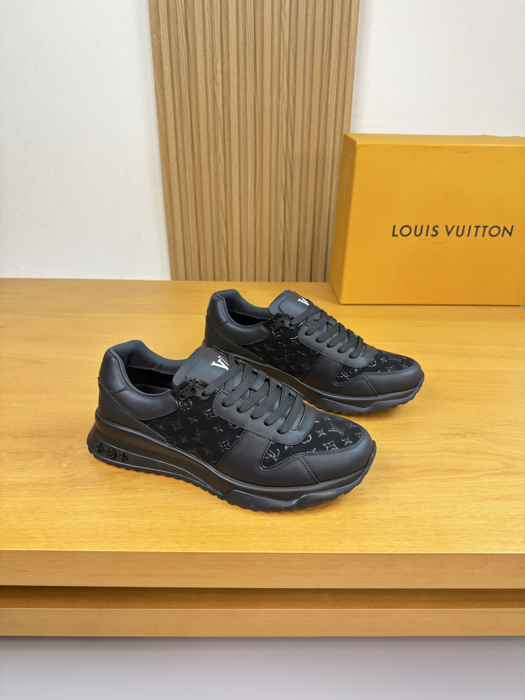 NO:639828,[Louis Vuitton] Louis Vuitton - High-end quality original order casual sports shoes - Nappa calfskin upper, suede cowhide glue brand totem, tongue. Heel. Silk-printed brand logo totem - Water-dyed cowhide inside - Outsole ultra-light TPU foam rubber; combined molded outsole - Ultra-high quality control, fine workmanship highlighted (high-end, luxury, grade) -Size  39-44 (38,45, can be customized)·L9078,,louis vuitton,louis vuitton,sneakers,cowhide19860909【Louis Vuitton】路易威登 -高端品质 原单·休闲运动鞋 -鞋面纳帕小牛皮、反绒牛皮滴胶品牌图腾、鞋舌.后跟.丝印品牌Logo图腾 -内里水染牛皮 -大底超轻TPU发泡·橡胶；组合成型大底 -超高品控·做工精细凸显(高端·贵气·档次) -Size 39-44（38,45,可订做)·L9078,,louis vuitton,louis vuitton,sneakers,cowhide,Men's shoes