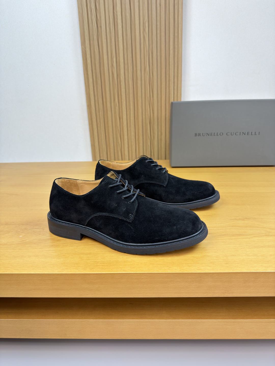 NO:664252,[Brunello Cucinelli] Brunello Cucinelli - High-end quality original order·Formal leather shoes -Upper imported high mercerized suede calfskin, shoe mouth piping process, perfect splicing -Water-dyed cowhide inside -Outsole ultra-light TPR·rubber; combined molded outsole -Ultra-high quality control·Fine workmanship highlighted (high-end·luxury·grade) -Size  39-44 (38,45, can be customized)·BC0186,, brunello cucinelli,cowhide19860909【 Brunello Cucinelli】布鲁内洛·库奇内利 -高端品质 原单·正装皮鞋 -鞋面进口高丝光反绒小牛皮、鞋口车滚边工艺、完美拼接 -内里水染牛皮 -大底超轻TPR·橡胶；组合成型大底 -超高品控·做工精细凸显(高端·贵气·档次) -Size 39-44（38,45,可订做)·BC0186,,brunello cucinelli,cowhide,Men's shoes