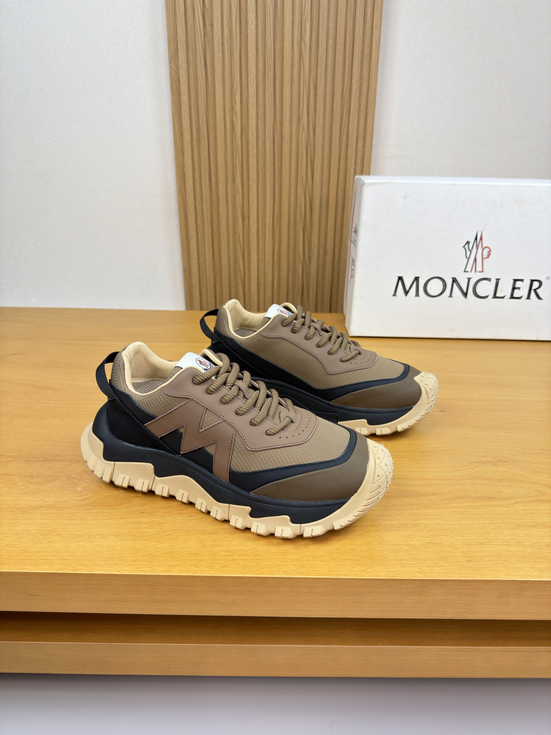 Moncler男 Style Leather Men's Shoes Lookbook Reference image 1