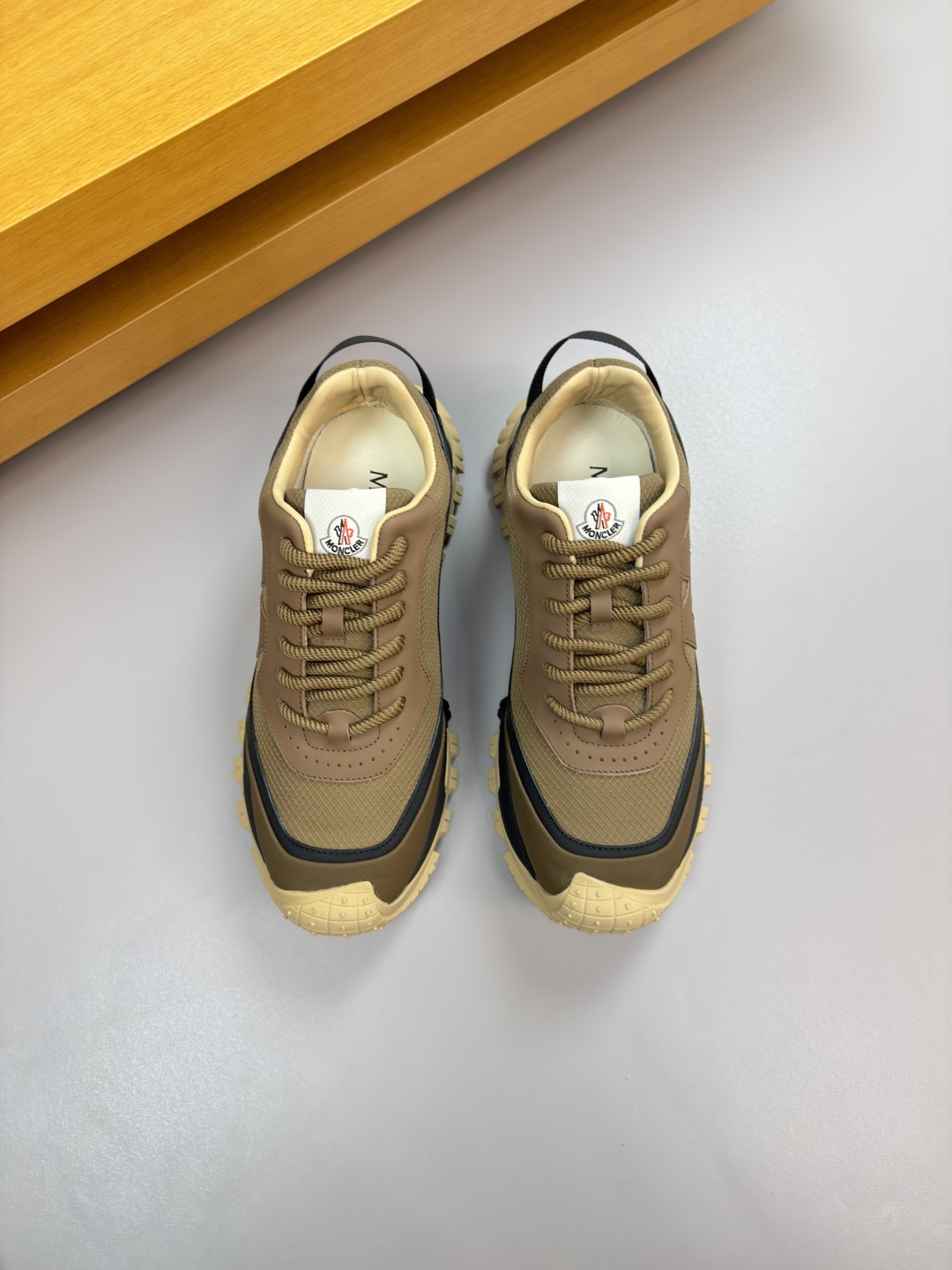 Moncler男 Style Leather Men's Shoes Lookbook Reference image 2