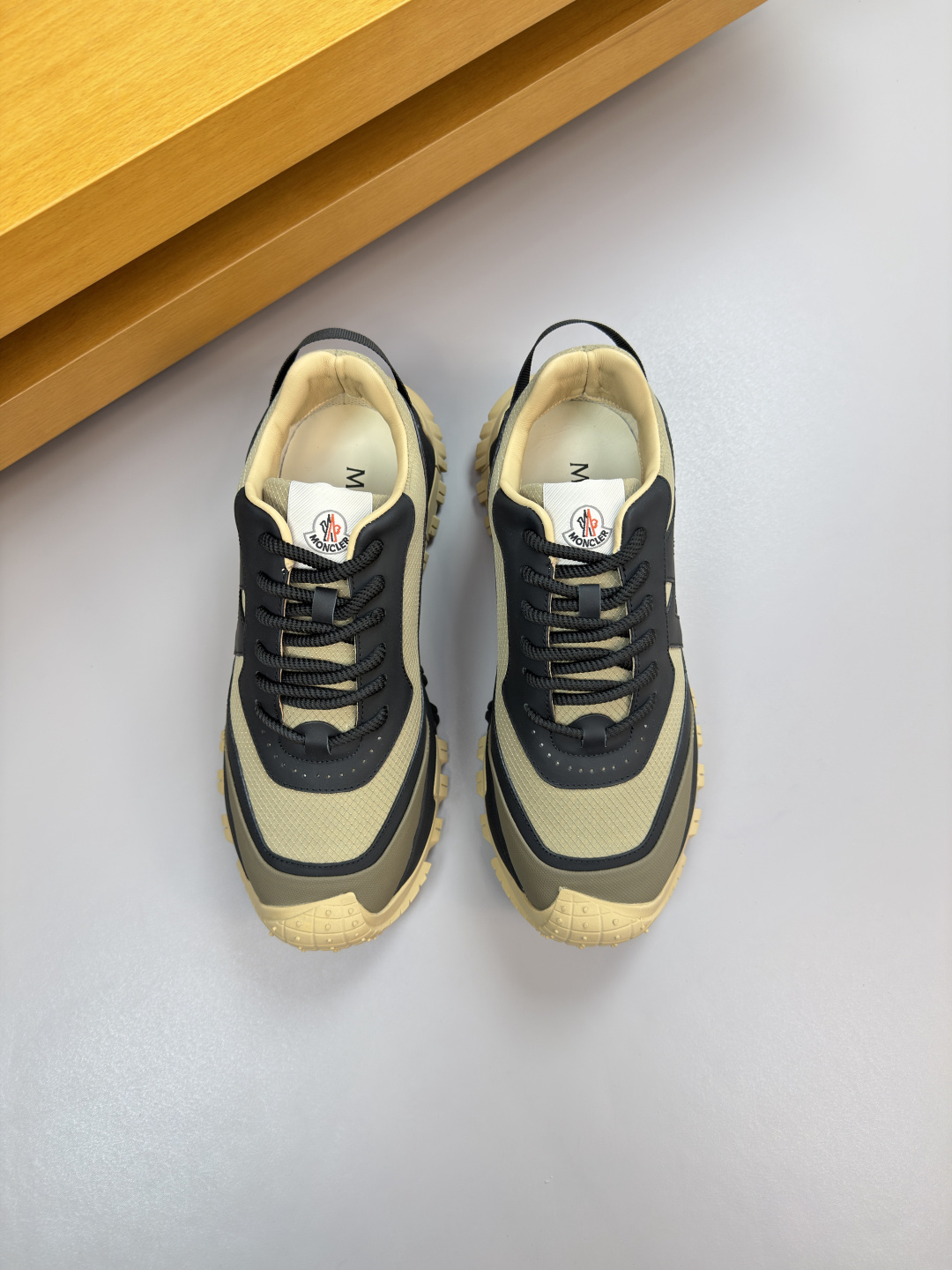 Moncler男 Style Leather Men's Shoes Lookbook Reference image 2
