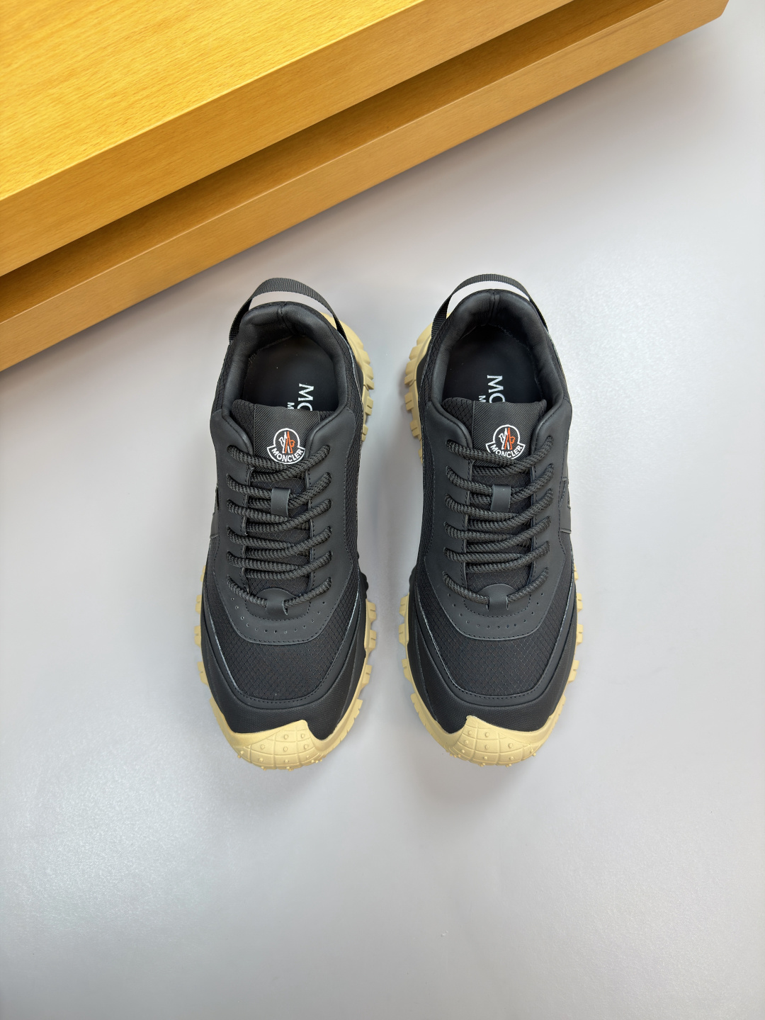Moncler男 Style Leather Men's Shoes Lookbook Reference image 2