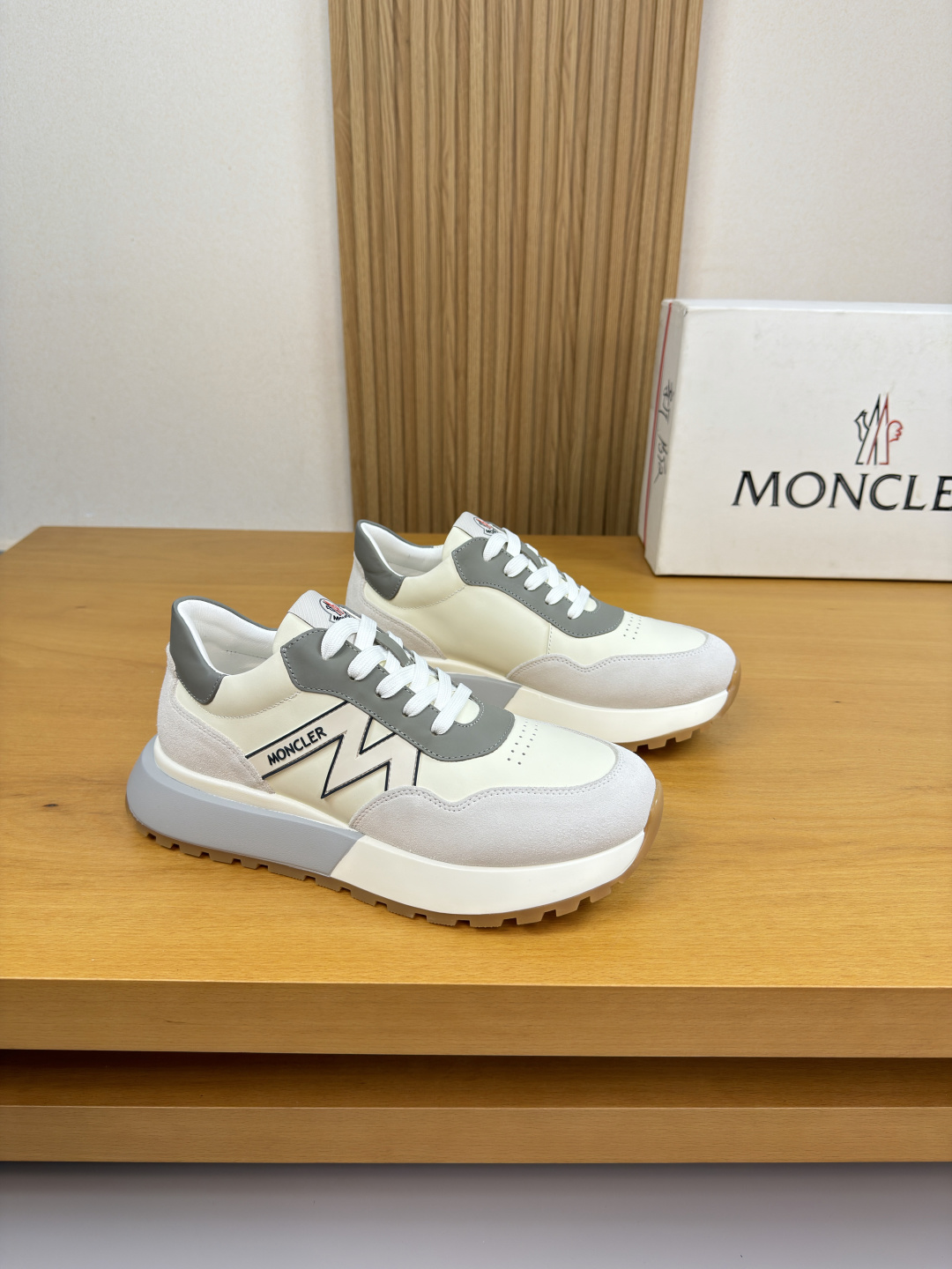 Moncler男 Style Leather Men's Shoes Lookbook Reference image 1