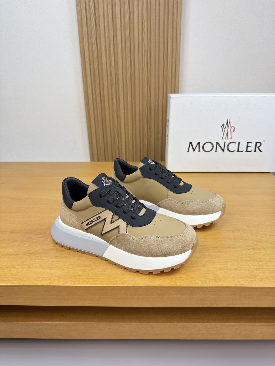 Moncler男 Style Leather Men's Shoes Lookbook Reference image 1