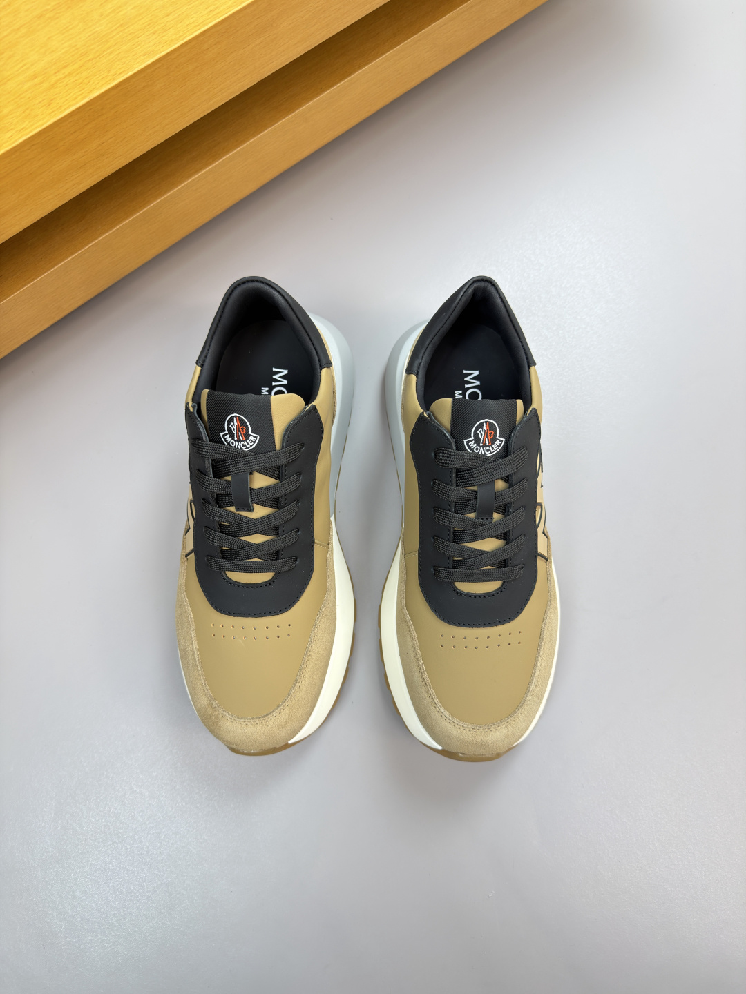 Moncler男 Style Leather Men's Shoes Lookbook Reference image 2
