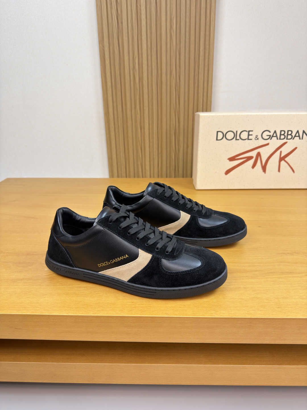 NO:664906,[DOLCE & GABBANA] Dolce & Gabbana - high-end quality original casual sports sneakers - upper Nappa calfskin, suede calfskin, silk-screened brand logo on the shoe body, perfect splicing - water-dyed cowhide lining - ultra-light TPR rubber molded outsole - ultra-high quality control, fine workmanship (high-end, luxury, grade) -Size  39-44 (38, 45, 46, can be customized)·0146,,Dolce&Gabbana,Dolce&Gabbana,cowhide19860909【DOLCE & GABBANA】杜嘉班纳 -高端品质 原单·休闲运动板鞋 -鞋面纳帕小牛皮、反绒小牛皮、鞋身丝印品牌logo、完美拼接 -内里水染牛皮 -大底超轻TPR橡胶成型大底 -超高品控·做工精细凸显(高端·贵气·档次) -Size 39-44（38、45、46、可订做)·0146,,Dolce&Gabbana,Dolce&Gabbana,cowhide,Men's shoes
