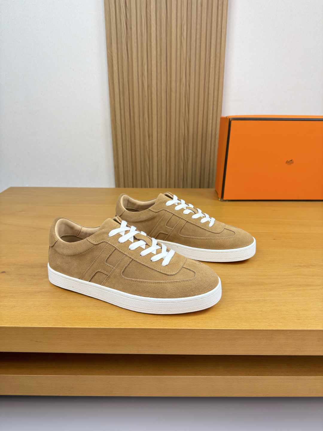 NO:680155,[HERMES] Hermès - high-end quality original casual sports sneakers - suede calfskin upper, air-pressure brand logo on the heel - water-dyed cowhide inside - ultra-light original TPR rubber outsole, two-color molded outsole - ultra-high quality control, fine workmanship (high-end, luxury, grade) -Size 38-44 (45, can be customized)·H0116,,hermes,hermes,cowhide19860909【 HERMES】爱马仕 -高端品质 原单·休闲运动板鞋 -鞋面反绒小牛皮、后跟空压品牌logo -内里水染牛皮 -大底超轻原版TPR.橡胶·双色成型大底 -超高品控·做工精细凸显(高端·贵气·档次) -Size 38-44（45,可订做)·H0116,,hermes,hermes,cowhide,Men's shoes