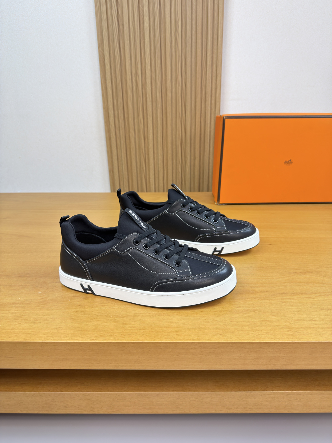 NO:680168,[HERMES] Hermès - high-end quality original casual sports sneakers - upper Nappa calfskin, brand stretch fabric, tongue brand logo webbing - lining water-dyed cowhide - outsole ultra-light original TPR. Rubber · two-color molded outsole - ultra-high quality control · fine workmanship (high-end, luxury, grade) -Size 38-44 (45, can be customized)·H0116,,hermes,hermes,cowhide19860909【 HERMES】爱马仕 -高端品质 原单·休闲运动板鞋 -鞋面纳帕小牛皮、品牌弹力布匹、鞋舌品牌logo织带 -内里水染牛皮 -大底超轻原版TPR.橡胶·双色成型大底 -超高品控·做工精细凸显(高端·贵气·档次) -Size 38-44（45,可订做)·H0116,,hermes,hermes,cowhide,Men's shoes