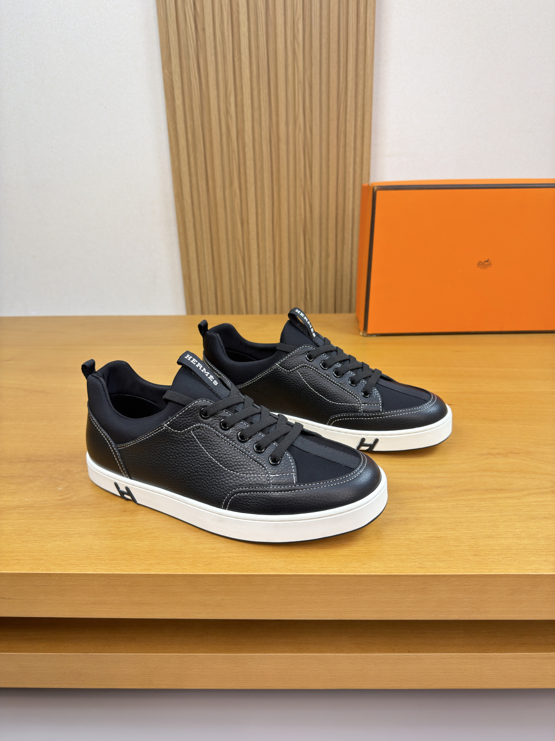 NO:680176,[HERMES] Hermès - high-end quality original casual sports sneakers - upper pebbled calfskin, brand stretch fabric, tongue brand logo webbing - lining water-dyed cowhide - outsole ultra-light original TPR.  38-44 (45, can be customized)·H0116,,hermes,hermes,cowhide19860909【 HERMES】爱马仕 -高端品质 原单·休闲运动板鞋 -鞋面荔纹小牛皮、品牌弹力布匹、鞋舌品牌logo织带 -内里水染牛皮 -大底超轻原版TPR.橡胶·双色成型大底 -超高品控·做工精细凸显(高端·贵气·档次) -Size 38-44（45,可订做)·H0116,,hermes,hermes,cowhide,Men's shoes