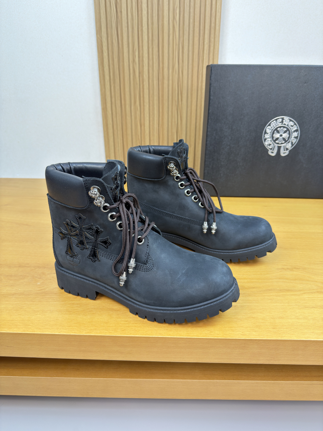 NO:680367,[Timberland] Timberland - high-end quality original high-top waterproof snow boots - frosted calfskin upper, air-pressure brand totem on shoe body, sewn brand totem module, heel brand metal fastener - water-dyed cowhide lining - ultra-light TPR rubber outsole; combined molded outsole - ultra-high quality control, fine workmanship highlighted (high-end, luxury, grade) -Size  39-45 (38,46,47, can be customized)·0156,,boots,cowhide19860909【Timberland】添柏岚 -高端品质 原单·高帮防水雪地靴 -鞋面磨砂小牛皮、鞋身空压品牌图腾、车缝品牌图腾模块、后跟品牌金属扣件 -内里水染牛皮 -大底超轻TPR橡胶；组合成型大底 -超高品控·做工精细凸显(高端·贵气·档次) -Size 39-45（38,46,47,可订做)·0156,,boots,cowhide,Men's shoes