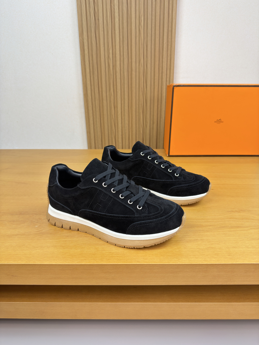 NO:680503,[HERMES] Hermès - high-end quality original order casual sports shoes - upper suede calfskin, shoe body. Sewn brand 'H' totem - lining water-dyed cowhide - outsole ultra-light TPU foam two-color molded outsole - ultra-high quality control · fine workmanship highlighted (high-end · luxury · grade) -Size  39-44 (38,45, can be customized)·H0126,,hermes,hermes,sneakers,cowhide19860909【 HERMES】爱马仕 -高端品质 原单·休闲运动鞋 -鞋面反绒小牛皮、鞋身.车缝品牌‘H’图腾 -内里水染牛皮 -大底超轻TPU发泡双色成型大底 -超高品控·做工精细凸显(高端·贵气·档次) -Size 39-44（38,45,可订做)·H0126,,hermes,hermes,sneakers,cowhide,Men's shoes