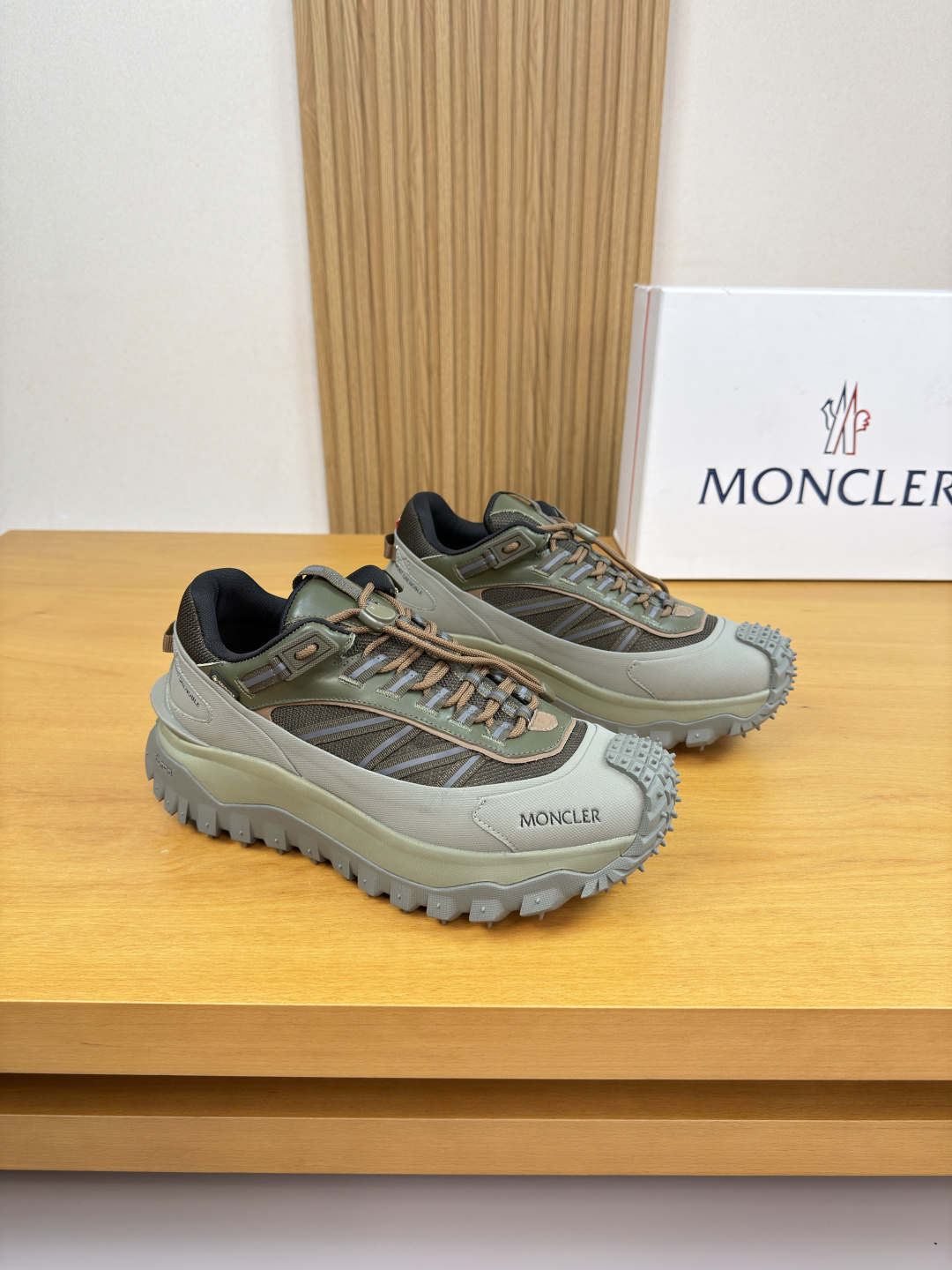 NO:690093,[MONCLER] Moncler (Mongolia) - high-end quality original casual sports shoes - upper Nappa calfskin, brand high mercerized canvas, brand logo webbing, shoe body injection brand plastic logo - brand canvas lining - outsole ultra-light TPU foam rubber; molded outsole - ultra-high quality control, fine workmanship highlighted (high-end, luxury, grade) -Size  39-44 (38,45, can be customized)·0126,,Moncler,Moncler,sneakers,cowhide19860909【MONCLER】盟可睐(蒙口) -高端品质 原单·休闲运动鞋 -鞋面纳帕小牛皮、品牌高丝光帆布匹、品牌logo织带、鞋身注塑品牌塑胶logo -内里品牌帆布 -大底超轻TPU发泡·橡胶；成型大底 -超高品控·做工精细凸显(高端·贵气·档次) -Size 39-44（38,45,可订做)·0126,,Moncler,Moncler,sneakers,cowhide,Men's shoes