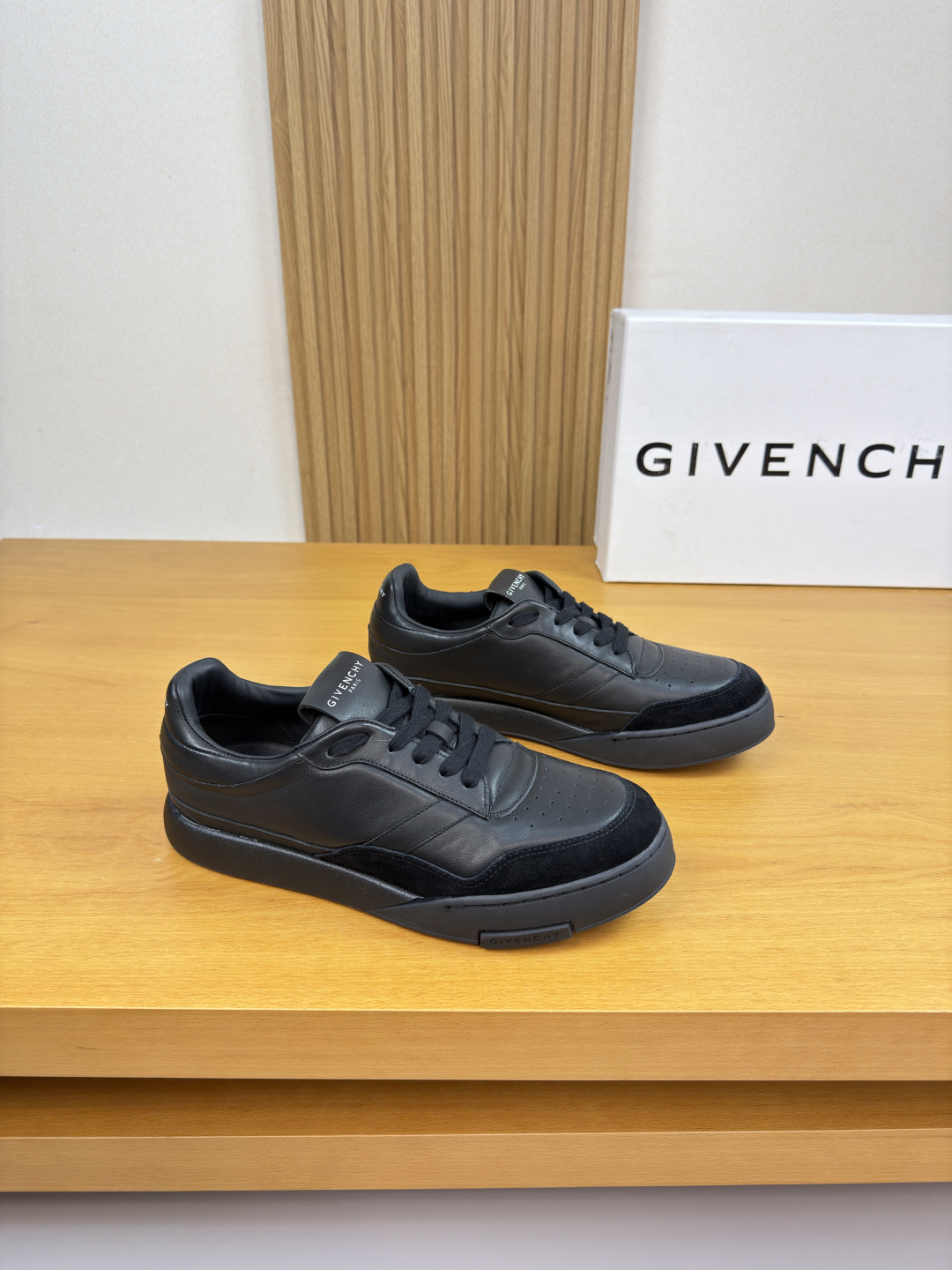 NO:690184,[GIVENCHY] Givenchy - High-end quality original casual sports shoes - Upper; Nappa calfskin, suede calfskin, tongue. Heel. Silk-printed brand logo - Lining water-dyed cowhide - Outsole ultra-light TPU rubber; two-color molded outsole - Ultra-high quality control, fine workmanship highlighted (high-end, luxury, grade) -Size  39-44 (38,45, can be customized)·G0114,,givenchy,givenchy,sneakers,cowhide19860909【GIVENCHY】纪梵希 -高端品质 原单·休闲运动鞋 -鞋面；纳帕小牛皮、反绒小牛皮、鞋舌.后跟.丝印品牌logo -内里水染牛皮 -大底超轻TPU·橡胶; 双色成型大底 -超高品控·做工精细凸显(高端·贵气·档次) -Size 39-44（38,45,可订做)·G0114,,givenchy,givenchy,sneakers,cowhide,Men's shoes