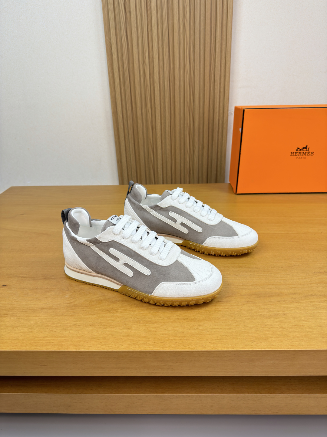 NO:690313,[HERMES] Hermès - high-end quality original casual sports shoes - suede suede upper, brand 'H' totem sewn on shoe body, tongue, sewn brand logo cloth label, heel. Brand webbing - water-dyed cowhide inside - outsole ultra-light TPU foam, rubber combined molding two-color outsole - ultra-high quality control, fine workmanship highlighted (high-end, luxury, grade) -Size  39-44 (38,45,46,47, can be customized)·H0183,,hermes,hermes,sneakers,cowhide,sheep19860909【 HERMES】爱马仕 -高端品质 原单·休闲运动鞋 -鞋面反绒羊京皮、鞋身车缝品牌’H’图腾、鞋舌.车缝品牌logo布标、后跟.品牌织带 -内里水染牛皮 -大底超轻TPU发泡·橡胶组合成型双色大底 -超高品控·做工精细凸显(高端·贵气·档次) -Size 39-44（38,45,46,47,可订做)·H0183,,hermes,hermes,sneakers,cowhide,sheep,Men's shoes