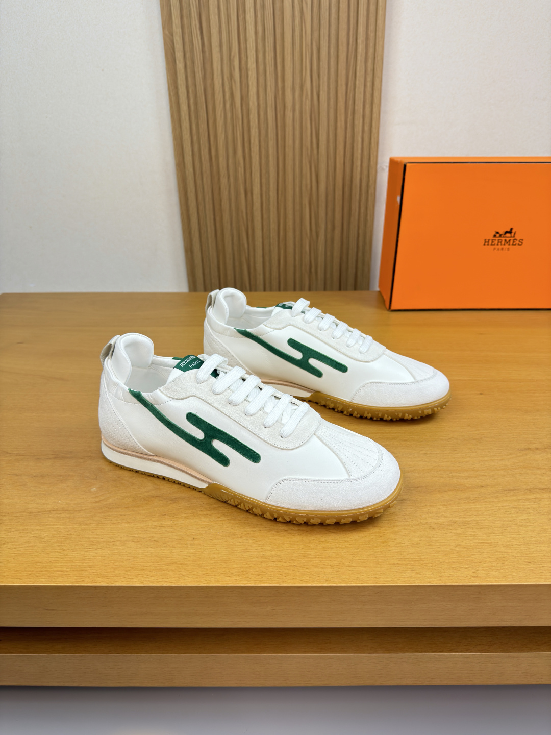 NO:690316,[HERMES] Hermès - high-end quality original casual sports shoes - suede suede upper, Nappa calfskin, brand 'H' totem sewn on shoe body, tongue, sewn brand logo cloth label, heel. Brand webbing - water-dyed cowhide inside - outsole ultra-light TPU foam, rubber combined molding two-color outsole - ultra-high quality control, fine workmanship highlighted (high-end, luxury, grade) -Size  39-44 (38,45,46,47, can be customized)·H0183,,hermes,hermes,sneakers,cowhide,sheep19860909【 HERMES】爱马仕 -高端品质 原单·休闲运动鞋 -鞋面反绒羊京皮、纳帕小牛皮、鞋身车缝品牌’H’图腾、鞋舌.车缝品牌logo布标、后跟.品牌织带 -内里水染牛皮 -大底超轻TPU发泡·橡胶组合成型双色大底 -超高品控·做工精细凸显(高端·贵气·档次) -Size 39-44（38,45,46,47,可订做)·H0183,,hermes,hermes,sneakers,cowhide,sheep,Men's shoes