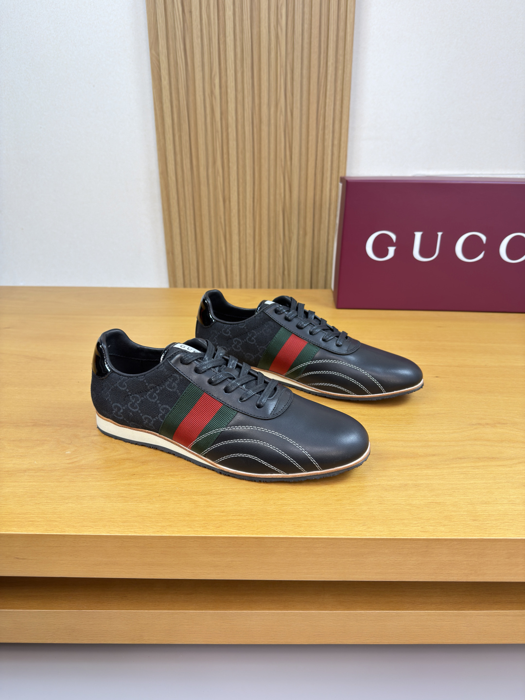 NO:690319,[Gucci] Gucci - High-end quality original casual sports shoes - Nappa calfskin upper, brand totem cloth. Brand webbing, tongue, sewn brand logo cloth label - Water-dyed cowhide lining - Outsole ultra-light wear-resistant velvet, rubber, genuine leather welt; combined molded outsole - Ultra-high quality control, fine workmanship highlighted (high-end, luxury, grade) -Size  39-44 (38,45,46 can be customized)·GC7082,,gucci,gucci,sneakers,cowhide19860909【Gucci】古驰 -高端品质 原单·休闲运动鞋 -鞋面纳帕小牛皮、品牌图腾布匹.品牌织带、鞋舌.车缝品牌logo布标 -内里水染牛皮 -大底超轻耐磨绒·橡胶·真皮沿条；组合成型大底 -超高品控·做工精细凸显(高端·贵气·档次) -Size 39-44（38,45,46可订做)·GC7082,,gucci,gucci,sneakers,cowhide,Men's shoes