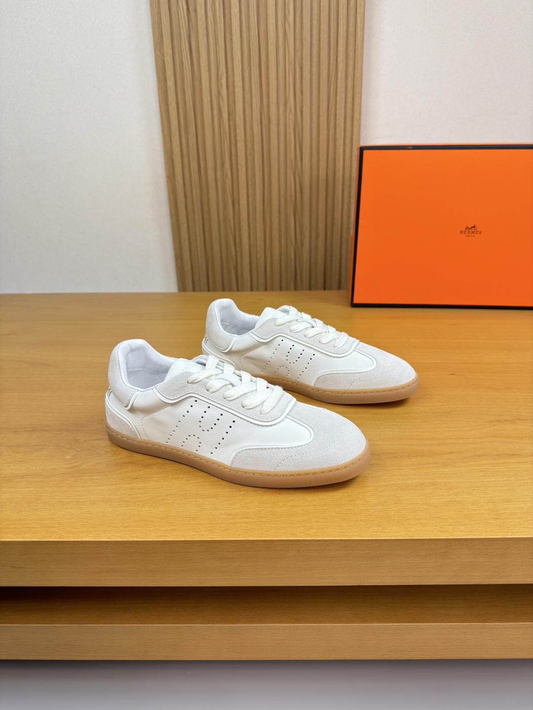 NO:704627,[HERMES] Hermès - high-end quality original order, couple wear, casual sports sneakers - upper suede calfskin, nappa calfskin, shoe body. Perforated brand 'H' totem, tongue. Air pressure brand logo - water-dyed mixed sheepskin lining - ultra-light TPR outsole · rubber molded outsole - ultra-high quality control · fine workmanship highlighted (high-end, luxury, grade) -Size  Unisex 36-44 (female 35.41, male 38.45.46, can be customized)·H0663,,hermes,hermes,cowhide,sheepskin19860909【 HERMES】爱马仕 -高端品质 原单·情侣装·休闲运动板鞋 -鞋面反绒小牛皮、纳帕小牛皮、鞋身.打孔品牌’H’图腾、鞋舌.空压品牌logo -内里水染混种羊皮 -大底超轻TPR·橡胶成型大底 -超高品控·做工精细凸显(高端·贵气·档次) -Size 男女同款36-44（女35.41,男38.45.46,可订做)·H0663,,hermes,hermes,cowhide,sheepskin,Men's shoes