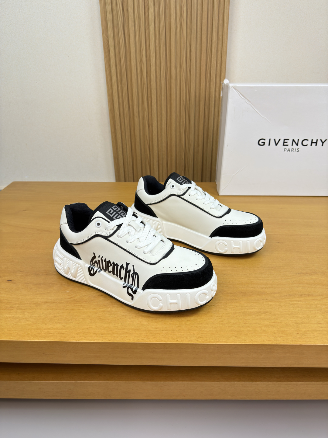 NO:704807,[GIVENCHY] Givenchy - high-end quality original casual sports shoes - upper; nappa calfskin, suede calfskin, hemming technology, shoe body, color printed brand logo totem, tongue, brand logo cloth label, heel. Silk screen brand logo - inner brand canvas - outsole ultra-light TPU foam.  39-44 (38,45, can be customized)·GVC0756,,givenchy,givenchy,sneakers,cowhide19860909【GIVENCHY】纪梵希 -高端品质 原单·休闲运动鞋 -鞋面；纳帕小牛皮、反绒小牛皮、车引边工艺、鞋身.彩印品牌logo图腾、鞋舌.品牌logo布标、后跟.丝印品牌logo -内里品牌帆布 -大底超轻TPU发泡.橡胶；双色成型大底 -超高品控·做工精细凸显(高端·贵气·档次) -Size 39-44（38,45,可订做)·GVC0756,,givenchy,givenchy,sneakers,cowhide,Men's shoes