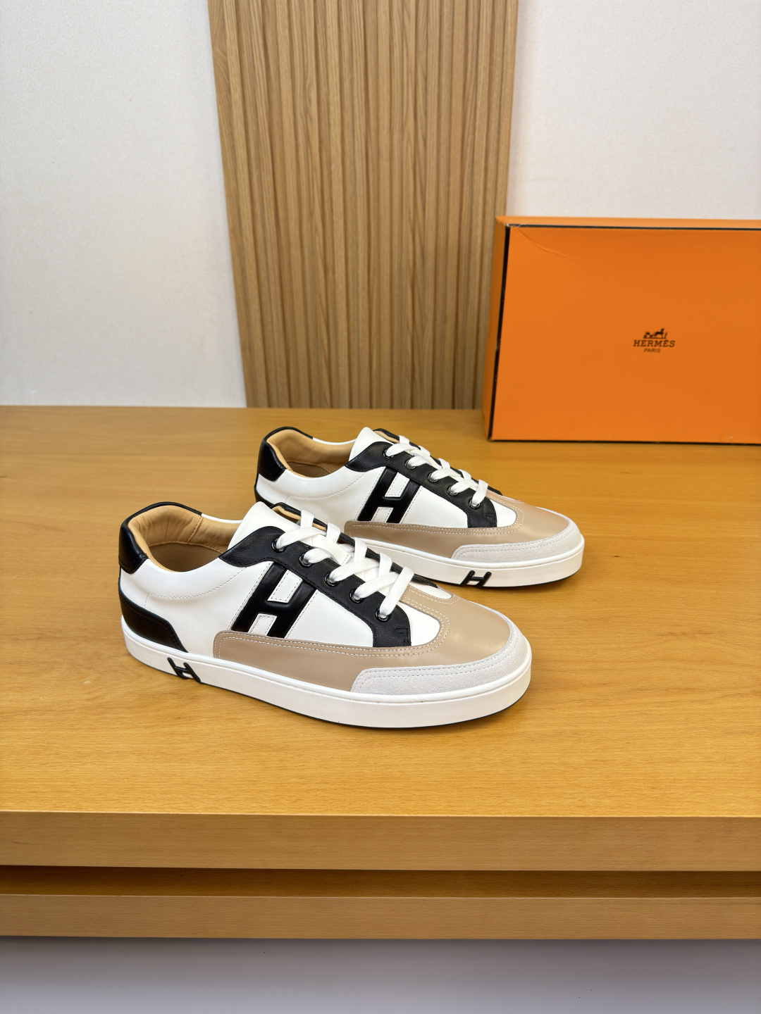 NO:711627,[HERMES] Hermès - high-end quality original casual sports sneakers - upper Nappa calfskin, suede calfskin, shoe body. Sewing brand 'H' totem - lining water-dyed cowhide - outsole ultra-light original TPR. Rubber · two-color molded outsole - ultra-high quality control · fine workmanship highlighted (high-end · luxury · grade) -Size  38-44 (45, can be customized)·H0116,,hermes,hermes,cowhide19860909【 HERMES】爱马仕 -高端品质 原单·休闲运动板鞋 -鞋面纳帕小牛皮、反绒小牛皮、鞋身.车缝品牌'H'图腾 -内里水染牛皮 -大底超轻原版TPR.橡胶·双色成型大底 -超高品控·做工精细凸显(高端·贵气·档次) -Size 38-44（45,可订做)·H0116,,hermes,hermes,cowhide,Men's shoes