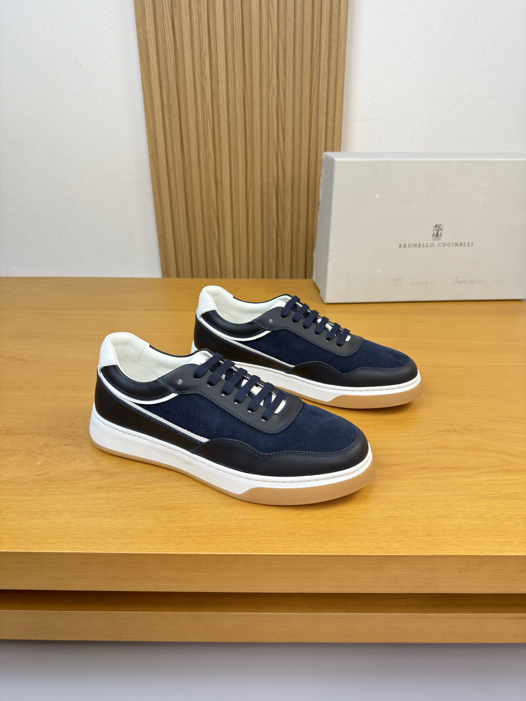 NO:711610,[Brunello Cucinelli] Brunello Cucinelli - High-end quality original casual sports shoes - Upper imported Nappa calfskin, suede calfskin, branded high mercerized canvas, hemming technology, tongue. Embroidered brand totem, heel. Silk screen brand totem - Perforated water-dyed cowhide inside - Outsole ultra-light TPR rubber; two-color molded outsole - Ultra-high quality control, fine workmanship highlighted (high-end, luxury, grade) -Size  39-44 (38,45, can be customized)·BC0356,, brunello cucinelli,cowhide19860909【 Brunello Cucinelli】布鲁内洛·库奇内利 -高端品质 原单·休闲运动板鞋 -鞋面进口纳帕小牛皮、反绒小牛皮、品牌高丝光帆布、车引边工艺、鞋舌.刺绣品牌图腾、后跟.丝印品牌图腾 -内里打孔水染牛皮 -大底超轻TPR橡胶；双色成型大底 -超高品控·做工精细凸显(高端·贵气·档次) -Size 39-44（38,45,可订做)·BC0356,,brunello cucinelli,cowhide,Men's shoes