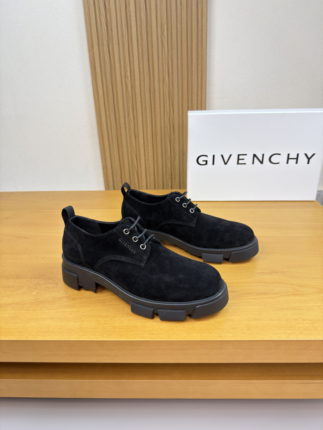 NO:711726,[GIVENCHY] Givenchy - high-end quality original order· formal leather shoes - upper; high mercerized suede calfskin, shoe body air pressure brand logo, heel brand webbing - lining water-dyed cowhide - outsole ultra-light TPR rubber; molded outsole - ultra-high quality control, fine workmanship highlighted (high-end, luxury, grade) -Size  39-44 (38,45, can be customized)·G0186,,givenchy,givenchy,cowhide19860909【GIVENCHY】纪梵希 -高端品质 原单·正装皮鞋 -鞋面；高丝光反绒小牛皮、鞋身空压品牌logo、后跟品牌织带 -内里水染牛皮 -大底超轻TPR·橡胶; 成型大底 -超高品控·做工精细凸显(高端·贵气·档次) -Size 39-44（38,45,可订做)·G0186,,givenchy,givenchy,cowhide,Men's shoes