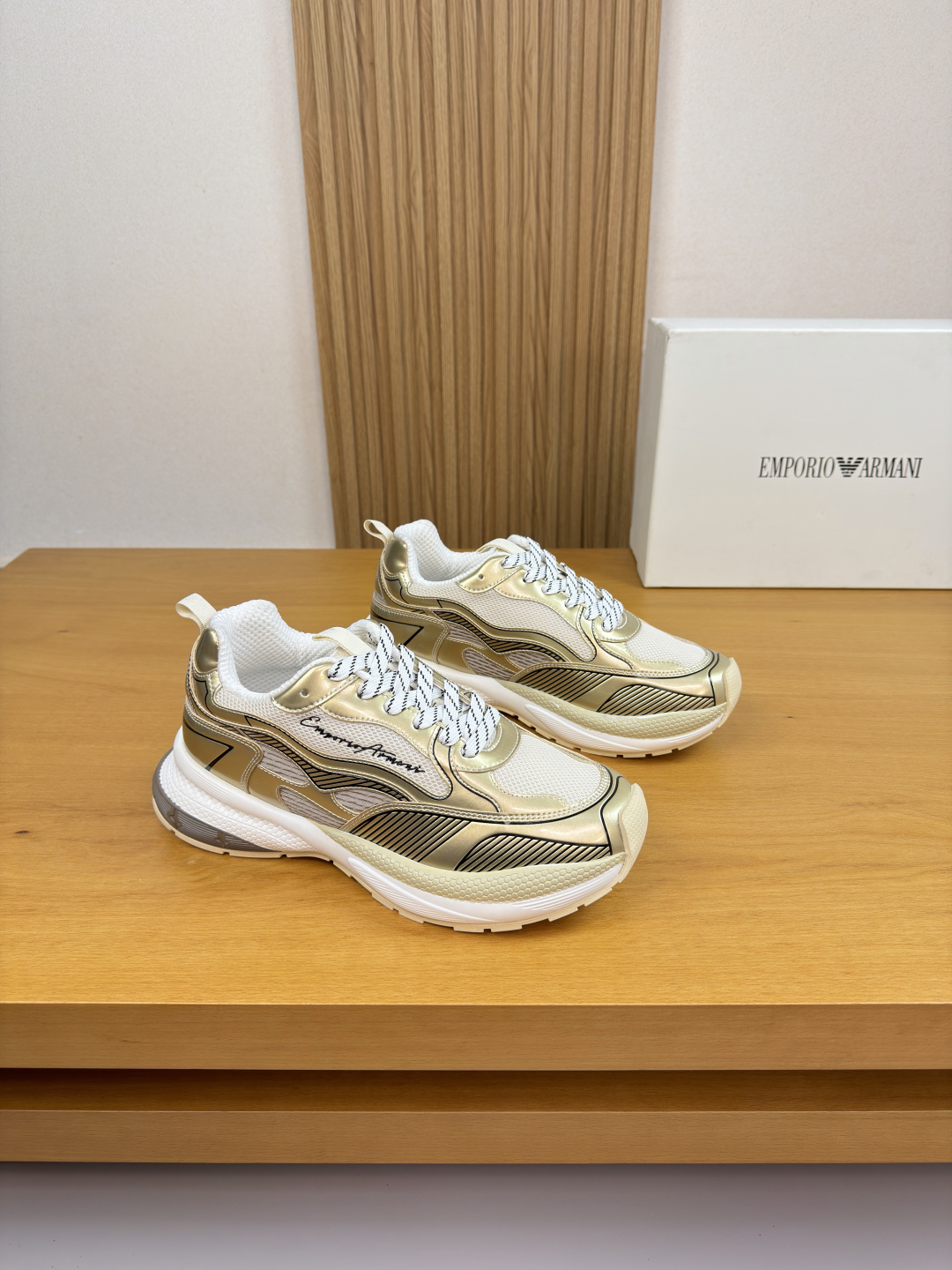 NO:711742,[Emporio Armani] Emporio Armani - high-end quality original casual sports shoes - eco-friendly golden calfskin upper. Heat transfer printing process, brand hollow mesh. Embroidered brand logo, heel. Brand webbing - Brand canvas on the inner lining - Original ultra-light TPU foam rubber outsole; combined two-color outsole - Ultra-high quality control, fine workmanship highlighted (high-end, luxury, grade) -Size  39-44 (38,45, can be customized)·AM0920,,armani,armani,sneakers,cowhide19860909【Emporio Armani】安普里奥·阿玛尼  -高端品质 原单·休闲运动鞋 -鞋面环保金色小牛皮.热转印工艺、品牌镂空网布匹.刺绣品牌logo、后跟.品牌织带 -内里品牌帆布 -大底原版超轻TPU发泡·橡胶；组合成型双色大底 -超高品控·做工精细凸显( 高端·贵气·档次 ) -Size 39-44（38,45,可订做)·AM0920,,armani,armani,sneakers,cowhide,Men's shoes