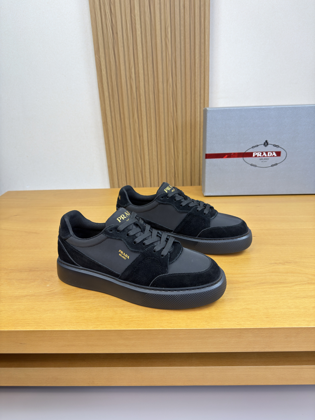 NO:729768,[PRADA] Prada - high-end quality original casual sports sneakers - upper Nappa calfskin, suede calfskin, shoe body brand logo, heel screen-printed high-frequency brand logo - lining brand canvas, feet; water-dyed cowhide - outsole ultra-light TPR rubber; molded outsole - ultra-high quality control, fine workmanship highlighted (high-end, luxury, grade) -Size  38-45 (46, can be customized)·,,prada,prada,cowhide19860909【 PRADA】普拉达 -高端品质 原单·休闲运动板鞋 -鞋面纳帕小牛皮、反绒小牛皮、鞋身品牌logo、后跟丝印高周波品牌logo -内里品牌帆布,垫脚；水染牛皮 -大底超轻TPR·橡胶; 成型大底 -超高品控·做工精细凸显(高端·贵气·档次) -Size 38-45（46,可订做)·,,prada,prada,cowhide,Men's shoes