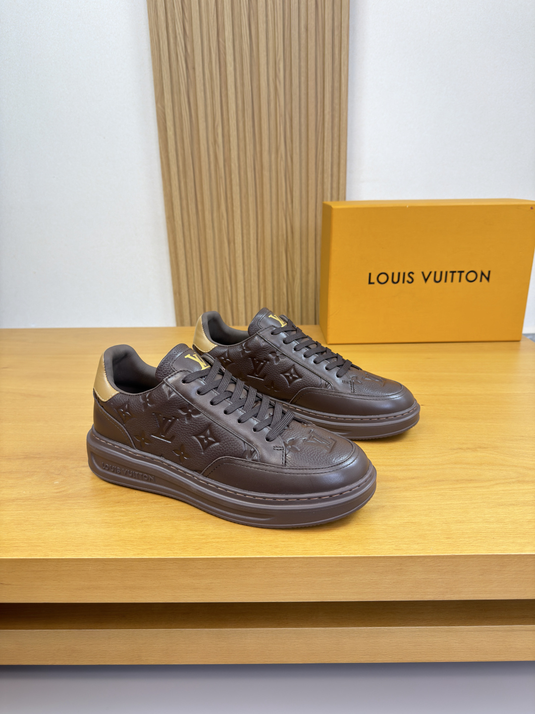 NO:729775,[Louis Vuitton] Louis Vuitton - high-end quality original order casual sports shoes - upper pebbled calfskin, nappa calfskin, shoe body, tongue, heel. silk screen high frequency brand LOGO - lining water-dyed cowhide - outsole ultra-light TPU foam; molded outsole - ultra-high quality control, fine workmanship highlighted (high-end, luxury, grade) -Size  38-44 (45, can be customized)·L0117,,louis vuitton,louis vuitton,sneakers,cowhide19860909【Louis Vuitton】路易威登 -高端品质 原单·休闲运动鞋 -鞋面荔纹小牛皮、纳帕小牛皮、鞋身.鞋舌.后跟.丝印高周波品牌LOGO -内里水染牛皮 -大底超轻TPU发泡; 成型大底 -超高品控·做工精细凸显(高端·贵气·档次) -Size 38-44（45,可订做)·L0117,,louis vuitton,louis vuitton,sneakers,cowhide,Men's shoes