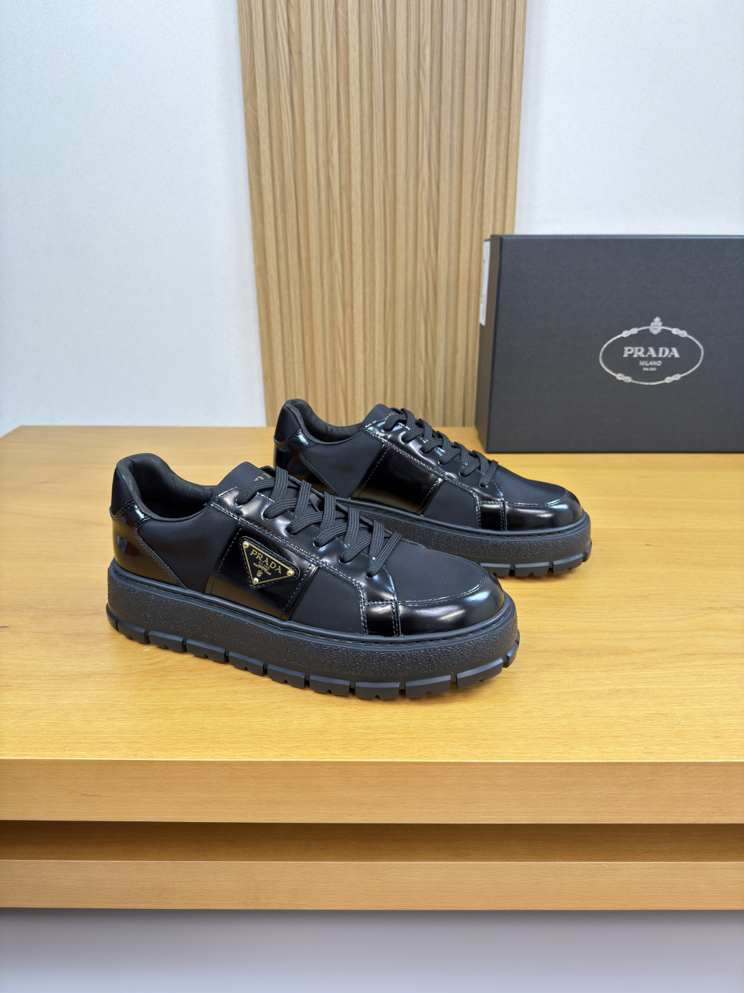 NO:744480,[PRADA] Prada - high-end quality original casual sports shoes - open-edge beaded calfskin upper, brand high mercerized canvas, shoe body. Brand metal logo fasteners, tongue. Silk-screen brand logo - water-dyed cowhide lining - ultra-light TPU foam outsole; molded outsole - ultra-high quality control, fine workmanship highlighted (high-end, luxury, grade) -Size  38-44 (45, 46, can be customized)·FR0157,,prada,prada,sneakers,cowhide19860909【 PRADA】普拉达 -高端品质 原单·休闲运动鞋 -鞋面开边珠小牛皮、品牌高丝光帆布、鞋身.品牌金属logo扣件、鞋舌.丝印品牌logo -内里水染牛皮 -大底超轻TPU发泡; 成型大底 -超高品控·做工精细凸显(高端·贵气·档次) -Size 38-44（45,46,可订做)·FR0157,,prada,prada,sneakers,cowhide,Men's shoes