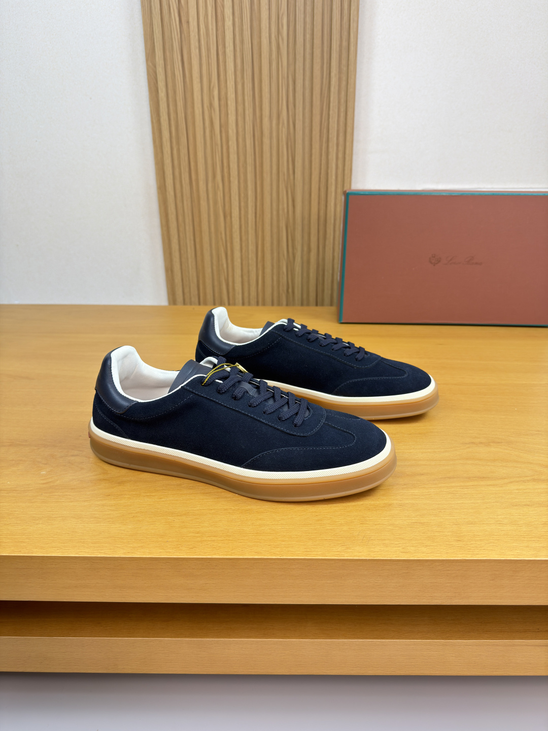 NO:744982,【Loro piana】LP - high-end quality original casual sports shoes - upper Nappa calfskin, suede calfskin, tongue. Heel. Air-pressure brand totem - Water-dyed cowhide inside - Outsole ultra-light TPR·rubber; molded outsole - Super high quality control·Fine workmanship highlights (high-end·luxury·grade) -Size 39-44 (38, 45, 46, can be customized)·L,, loro piana, loro  piana,sneakers,cowhide19860909【Loro piana】LP  -高端品质 原单·休闲运动鞋 -鞋面纳帕小牛皮、反绒小牛皮、鞋舌.后跟.空压品牌图腾 -内里水染牛皮 -大底超轻TPR·橡胶；成型大底 -超高品控·做工精细凸显(高端·贵气·档次) -Size 39-44（38,45,46,可订做)·L,,loro piana,loro piana,sneakers,cowhide,Men's shoes