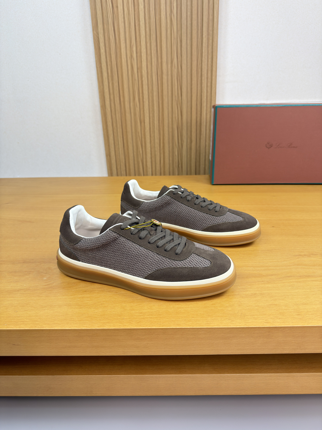 NO:744986,【Loro piana】LP - high-end quality original casual sports shoes - upper suede calfskin, brand hollow canvas, tongue. Heel. Air-pressure brand totem - water-dyed cowhide inside - outsole ultra-light TPR rubber; molded outsole - ultra-high quality control, fine workmanship (high-end, luxury, grade) -Size 39-44 (38, 45, 46, can be customized)·L,, loro  piana,loro piana,sneakers,cowhide19860909【Loro piana】LP  -高端品质 原单·休闲运动鞋 -鞋面反绒小牛皮、品牌镂空帆布、鞋舌.后跟.空压品牌图腾 -内里水染牛皮 -大底超轻TPR·橡胶；成型大底 -超高品控·做工精细凸显(高端·贵气·档次) -Size 39-44（38,45,46,可订做)·L,,loro piana,loro piana,sneakers,cowhide,Men's shoes
