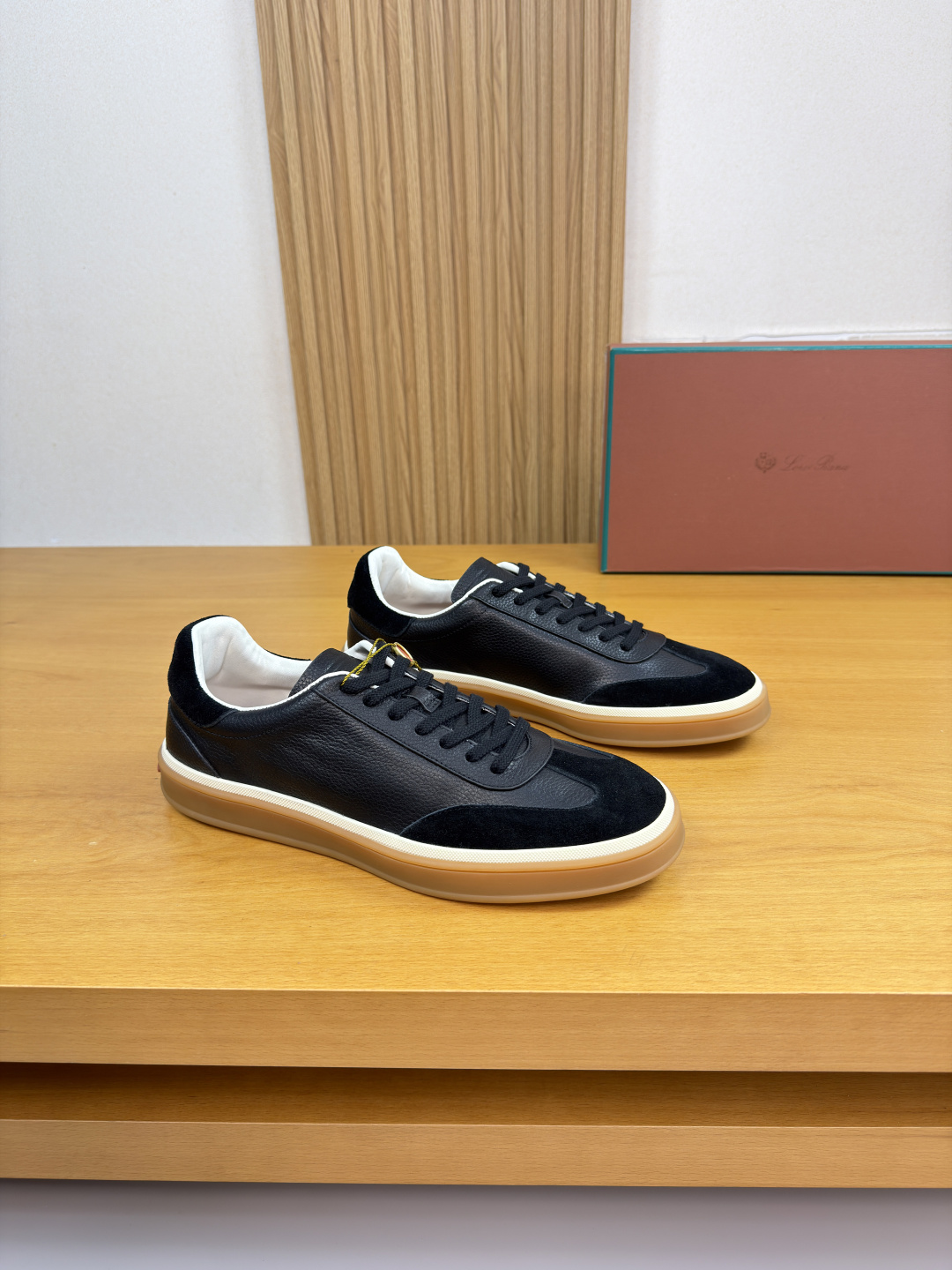 NO:744990,【Loro piana】LP - high-end quality original casual sports shoes - upper pebbled calfskin, suede calfskin, tongue. Heel. Air-pressure brand totem - Water-dyed cowhide inside - Outsole ultra-light TPR·rubber; molded outsole - Super high quality control·Fine workmanship highlighted (high-end·luxury·grade) -Size 39-44 (38, 45, 46, can be customized)·L,,loro  piana,loro piana,sneakers,cowhide19860909【Loro piana】LP  -高端品质 原单·休闲运动鞋 -鞋面荔纹小牛皮、反绒小牛皮、鞋舌.后跟.空压品牌图腾 -内里水染牛皮 -大底超轻TPR·橡胶；成型大底 -超高品控·做工精细凸显(高端·贵气·档次) -Size 39-44（38,45,46,可订做)·L,,loro piana,loro piana,sneakers,cowhide,Men's shoes
