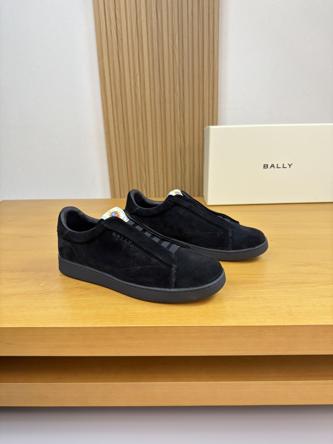 NO:745733,[BALLY] Bally - high-end quality original casual sports shoes - imported suede calfskin upper, tongue, color printed high-frequency brand logo, shoe body, heel, air pressure brand logo - water-dyed cowhide lining - outsole ultra-light TPR rubber; molded outsole - ultra-high quality control, fine workmanship highlighted (high-end, luxury, grade) -Size  38-44 (45, can be customized)·BL0157,,bally,sneakers,cowhide19860909【 BALLY】巴利 -高端品质 原单·休闲运动鞋 -鞋面进口反绒小牛皮、鞋舌.彩印高周波品牌logo、鞋身.后跟.空压品牌logo -内里水染牛皮 -大底超轻TPR·橡胶；成型大底 -超高品控·做工精细凸显(高端·贵气·档次) -Size 38-44（45,可订做)·BL0157,,bally,sneakers,cowhide,Men's shoes