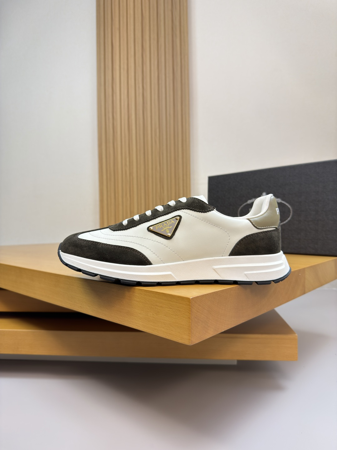 Prada Style Leather Men's Shoes style reference detail image 5 from source 767242