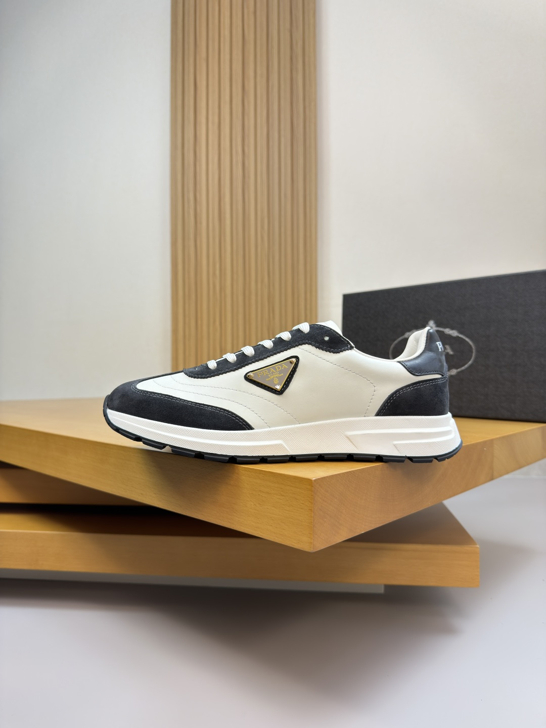 Prada Style Leather Men's Shoes style reference detail image 5 from source 767243