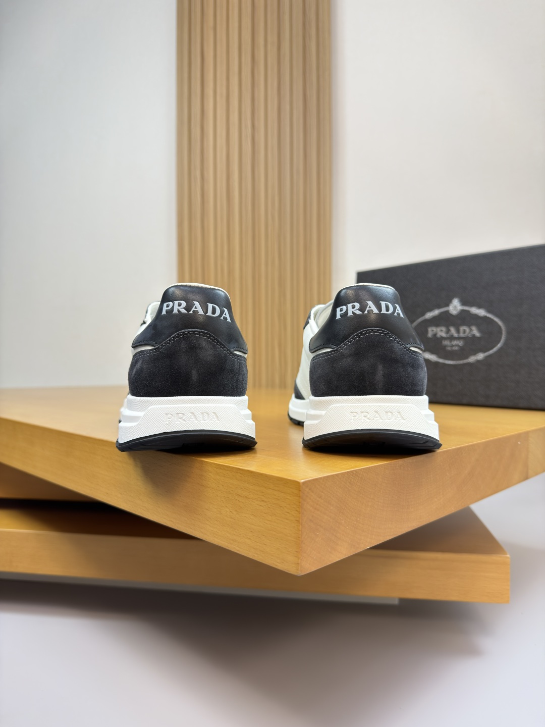 Prada Style Leather Men's Shoes style reference detail image 8 from source 767243