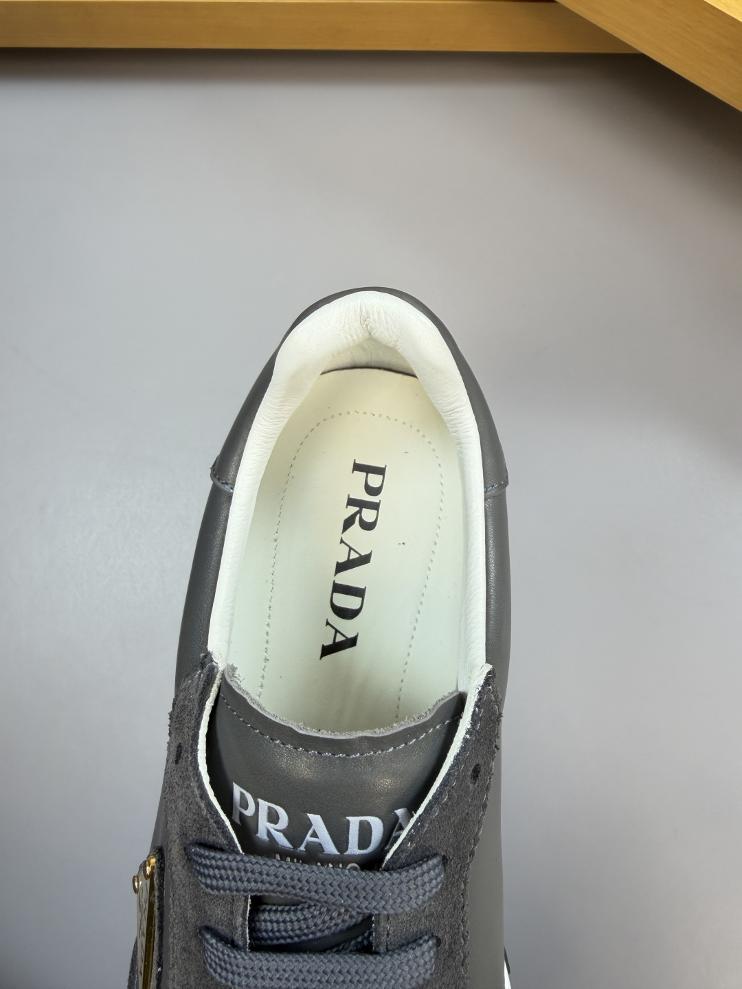 Prada Style Leather Men's Shoes style reference detail image 7 from source 767244