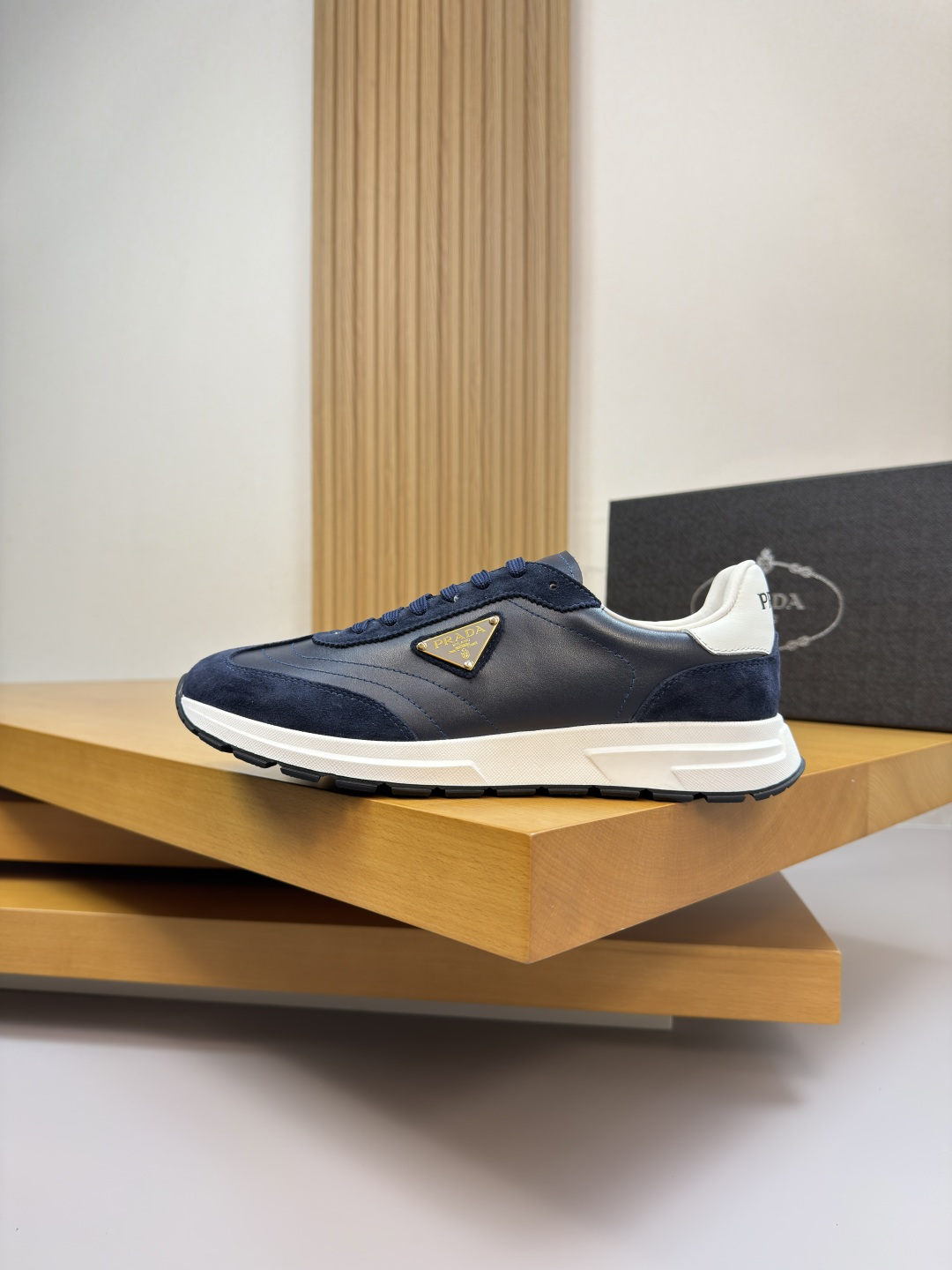 Prada Style Leather Men's Shoes style reference detail image 5 from source 767245