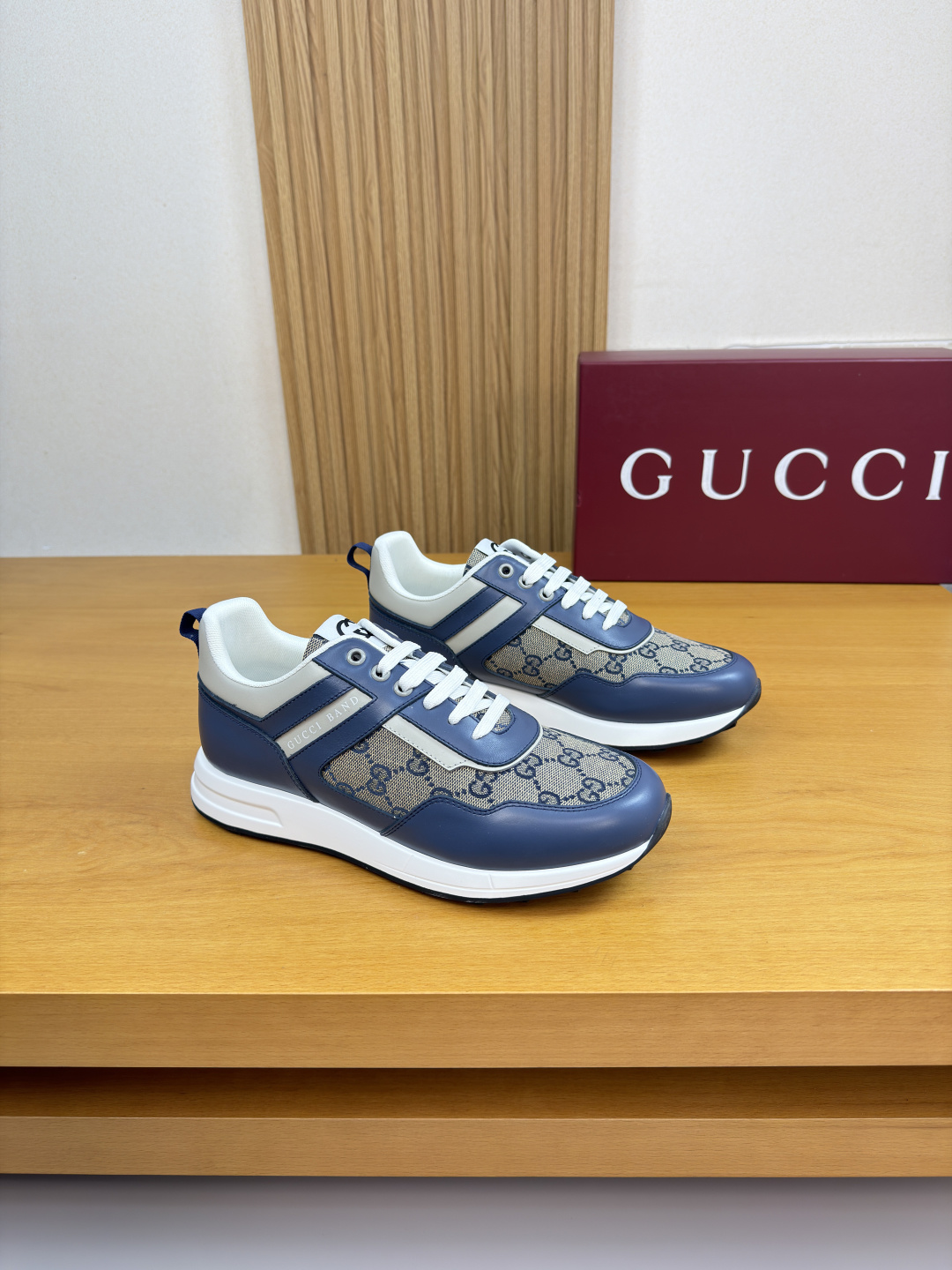NO:830941,[Gucci] Gucci - high-end quality original casual sports shoes - upper Nappa calfskin, brand totem cloth, shoe body, color printed brand logo, tongue, sewn brand logo cloth label, heel, sewn brand webbing - lining water-dyed cowhide - outsole ultra-light TPU foam rubber; two-color molded outsole - ultra-high quality control, fine workmanship highlighted (high-end, luxury, grade) -Size  39-44 (38,45, can be customized)·G0181,,gucci,gucci,sneakers,cowhide19860909【Gucci】古驰 -高端品质 原单·休闲运动鞋 -鞋面纳帕小牛皮、品牌图腾布匹、鞋身.彩印品牌logo、鞋舌.车缝品牌Logo布标、后跟.车缝品牌织带 -内里水染牛皮 -大底超轻TPU发泡·橡胶；双色成型大底 -超高品控·做工精细凸显(高端·贵气·档次) -Size 39-44（38,45,可订做)·G0181,,gucci,gucci,sneakers,cowhide,Men's shoes