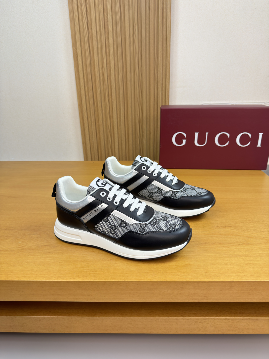 NO:745824,[Gucci] Gucci - high-end quality original casual sports shoes - upper Nappa calfskin, brand totem cloth, shoe body, color printed brand logo, tongue, sewn brand logo cloth label, heel, sewn brand webbing - lining water-dyed cowhide - outsole ultra-light TPU foam rubber; two-color molded outsole - ultra-high quality control, fine workmanship highlighted (high-end, luxury, grade) -Size  39-44 (38,45, can be customized)·G0181,,gucci,gucci,sneakers,cowhide19860909【Gucci】古驰 -高端品质 原单·休闲运动鞋 -鞋面纳帕小牛皮、品牌图腾布匹、鞋身.彩印品牌logo、鞋舌.车缝品牌Logo布标、后跟.车缝品牌织带 -内里水染牛皮 -大底超轻TPU发泡·橡胶；双色成型大底 -超高品控·做工精细凸显(高端·贵气·档次) -Size 39-44（38,45,可订做)·G0181,,gucci,gucci,sneakers,cowhide,Men's shoes