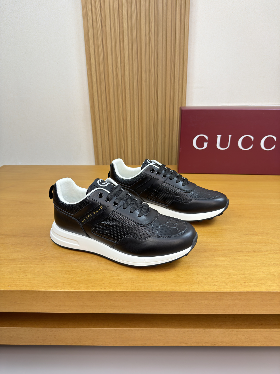 NO:745829,[Gucci] Gucci - High-end quality original casual sports shoes - Nappa calfskin upper, air-pressured brand totem, palm print cowhide, shoe body, color printed brand logo, tongue, sewn brand logo cloth label, heel, sewn brand webbing - Water-dyed cowhide lining - Ultra-light TPU foam rubber outsole; two-color molded outsole - Ultra-high quality control, fine workmanship highlighted (high-end, luxury, grade) -Size  39-44 (38,45, can be customized)·G0181,,gucci,gucci,sneakers,cowhide19860909【Gucci】古驰 -高端品质 原单·休闲运动鞋 -鞋面纳帕小牛皮·空压品牌图腾、手掌纹牛皮、鞋身.彩印品牌logo、鞋舌.车缝品牌Logo布标、后跟.车缝品牌织带 -内里水染牛皮 -大底超轻TPU发泡·橡胶；双色成型大底 -超高品控·做工精细凸显(高端·贵气·档次) -Size 39-44（38,45,可订做)·G0181,,gucci,gucci,sneakers,cowhide,Men's shoes