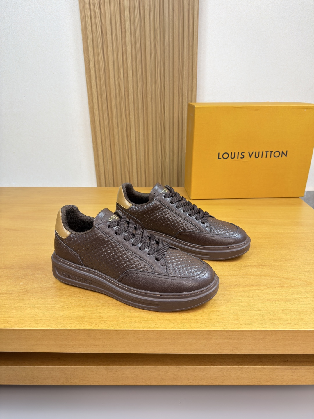 NO:745839,[Louis Vuitton] Louis Vuitton - high-end quality original order·casual sports shoes -upper pebbled calfskin, Nappa calfskin·air pressure brand totem, shoe body. tongue.heel. silk screen high frequency brand LOGO -lining water-dyed cowhide -outsole ultra-light TPU foam; molded outsole -super high quality control·fine workmanship highlighted (high-end·luxury·grade) -Size  38-44 (45, can be customized)·L0117,,louis vuitton,louis vuitton,sneakers,cowhide19860909【Louis Vuitton】路易威登 -高端品质 原单·休闲运动鞋 -鞋面荔纹小牛皮、纳帕小牛皮·空压品牌图腾、鞋身.鞋舌.后跟.丝印高周波品牌LOGO -内里水染牛皮 -大底超轻TPU发泡; 成型大底 -超高品控·做工精细凸显(高端·贵气·档次) -Size 38-44（45,可订做)·L0117,,louis vuitton,louis vuitton,sneakers,cowhide,Men's shoes
