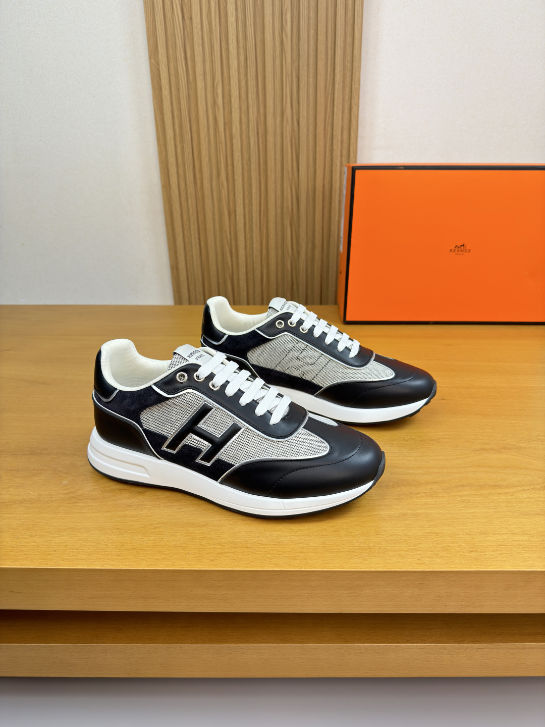 NO:746010,[HERMES] Hermès - high-end quality original casual sports shoes - upper Nappa calfskin, brand high mercerized canvas, shoe body sewing brand 'H' totem, tongue brand logo cloth label, heel silk screen brand logo - inner brand canvas - outsole ultra-light TPR·rubber·two-color molded outsole -super high quality control·fine workmanship highlights (high-end·luxury·grade) -Size  39-44 (38, 45 can be customized)·0181,,hermes,hermes,sneakers,cowhide19860909【 HERMES】爱马仕 -高端品质 原单·休闲运动鞋 -鞋面纳帕小牛皮、品牌高丝光帆布、鞋身车缝品牌‘H’图腾、鞋舌品牌logo布标、后跟丝印品牌logo -内里品牌帆布 -大底超轻TPR·橡胶·双色成型大底 -超高品控·做工精细凸显(高端·贵气·档次) -Size 39-44（38、45可订做)·0181,,hermes,hermes,sneakers,cowhide,Men's shoes