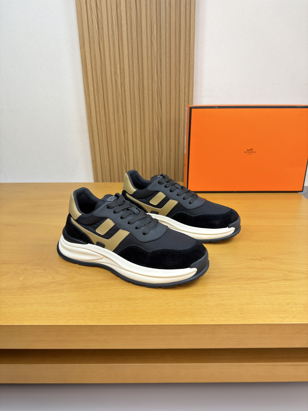 NO:746001,[HERMES] Hermès - high-end quality original casual sports shoes - upper Nappa calfskin, suede calfskin, brand high mercerized canvas, shoe body sewn with brand 'H' totem, tongue, sewn brand logo cloth label - lining water-dyed cowhide - outsole original TPU foam rubber; two-color molded outsole - ultra-high quality control, fine workmanship highlighted (high-end, luxury, grade) -Size  39-44 (38, 45, 46, can be customized)·H0186,,hermes,hermes,sneakers,cowhide19860909【 HERMES】爱马仕 -高端品质 原单·休闲运动鞋 -鞋面纳帕小牛皮、反绒小牛皮、品牌高丝光帆布、鞋身车缝品牌“H”图腾、鞋舌.车缝品牌logo布标 -内里水染牛皮 -大底原版TPU发泡.橡胶；双色成型大底 -超高品控·做工精细凸显(高端·贵气·档次) -Size 39-44（38,45,46,可订做)·H0186,,hermes,hermes,sneakers,cowhide,Men's shoes